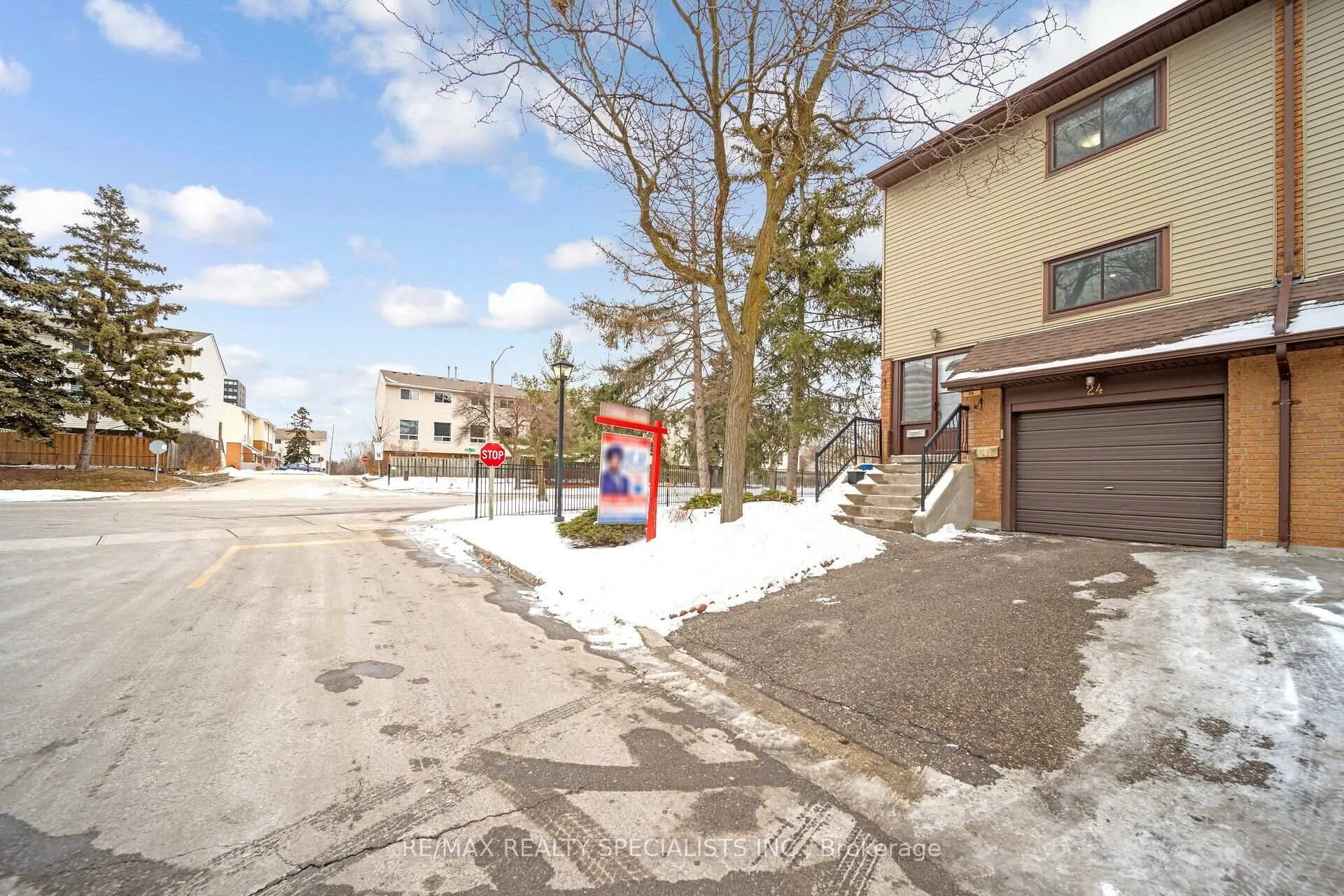 Photo 2 of 24 Carleton Place, Brampton, Bramalea West Industrial — HOMEH