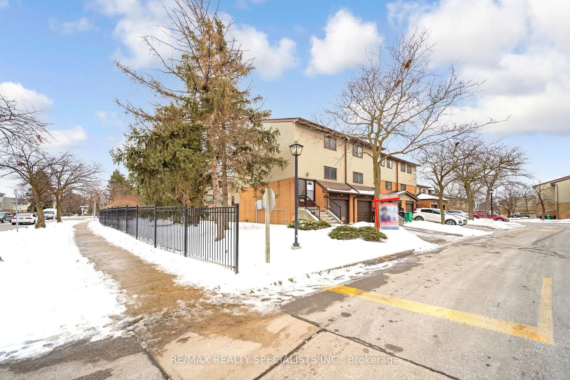 Photo 3 of 24 Carleton Place, Brampton, Bramalea West Industrial — HOMEH