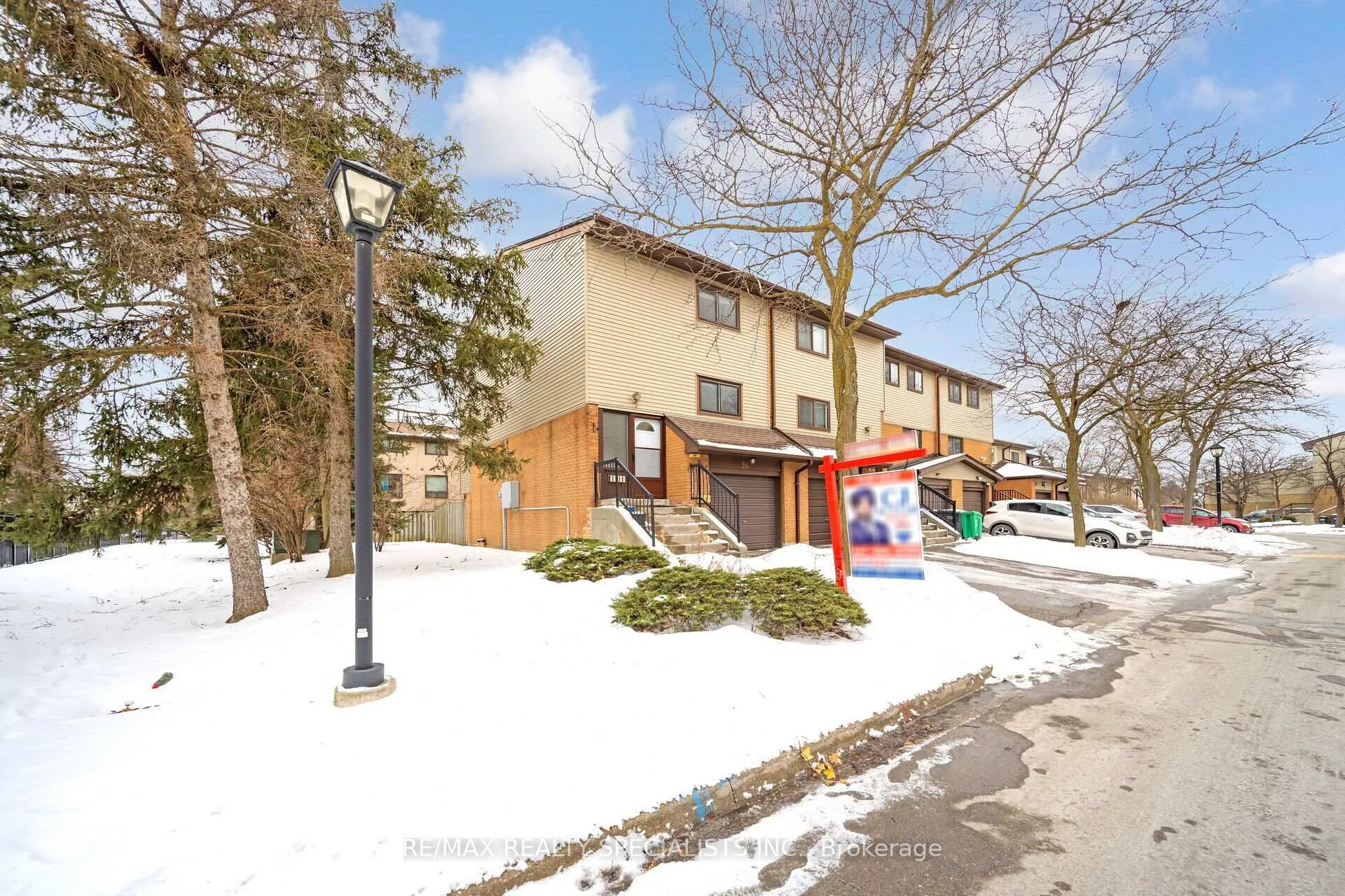 Photo 4 of 24 Carleton Place, Brampton, Bramalea West Industrial — HOMEH
