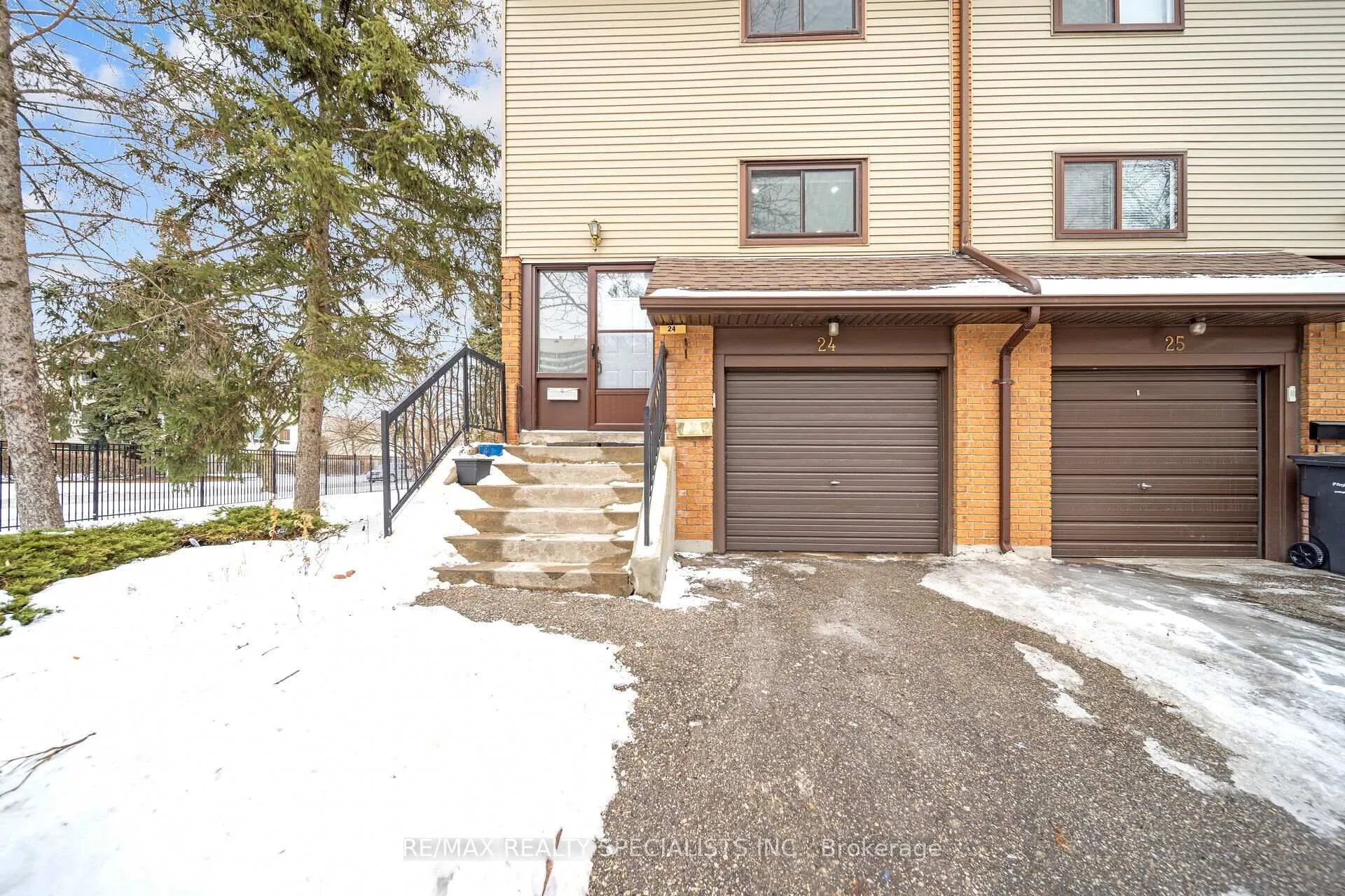 Photo 5 of 24 Carleton Place, Brampton, Bramalea West Industrial — HOMEH