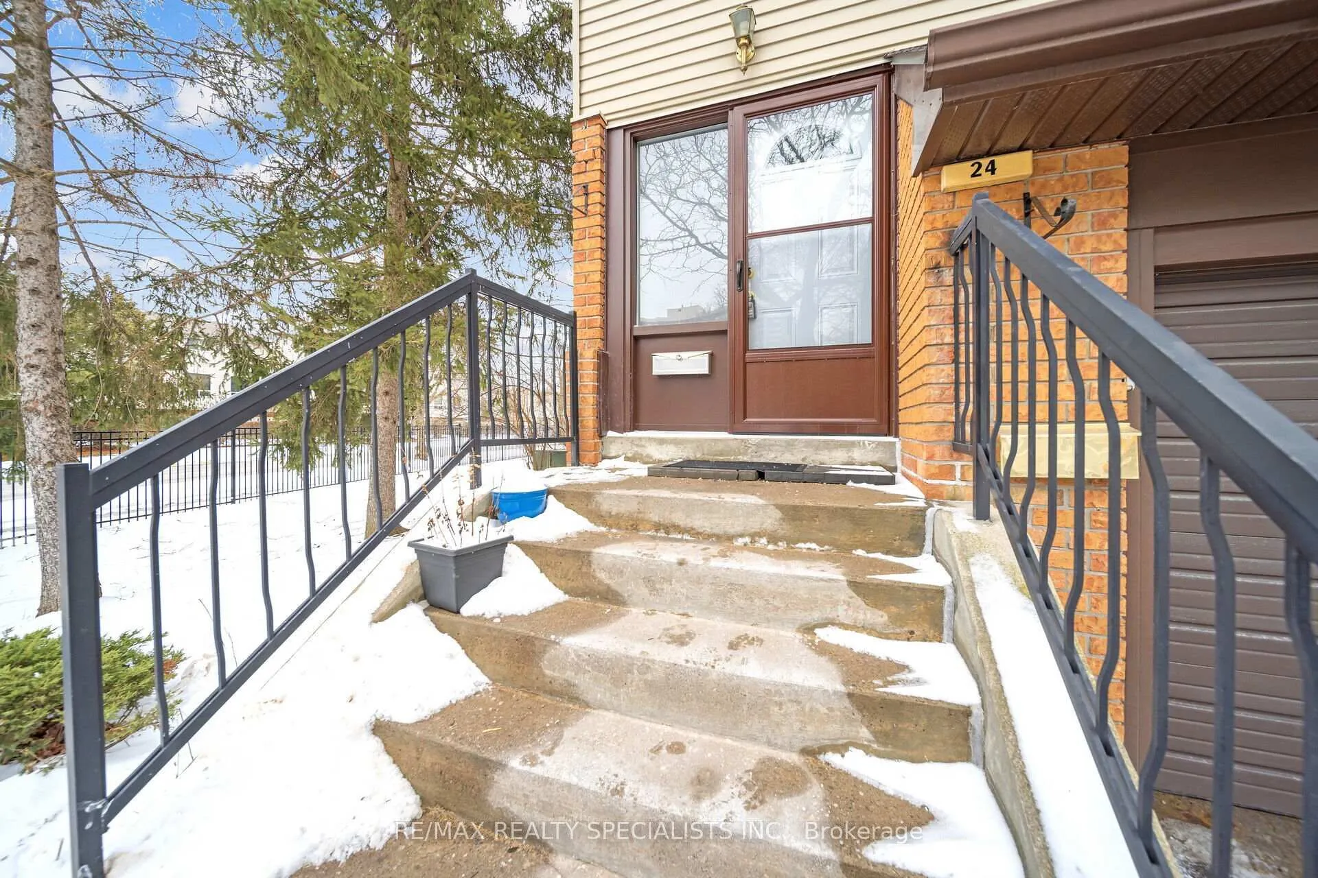 Photo 6 of 24 Carleton Place, Brampton, Bramalea West Industrial — HOMEH