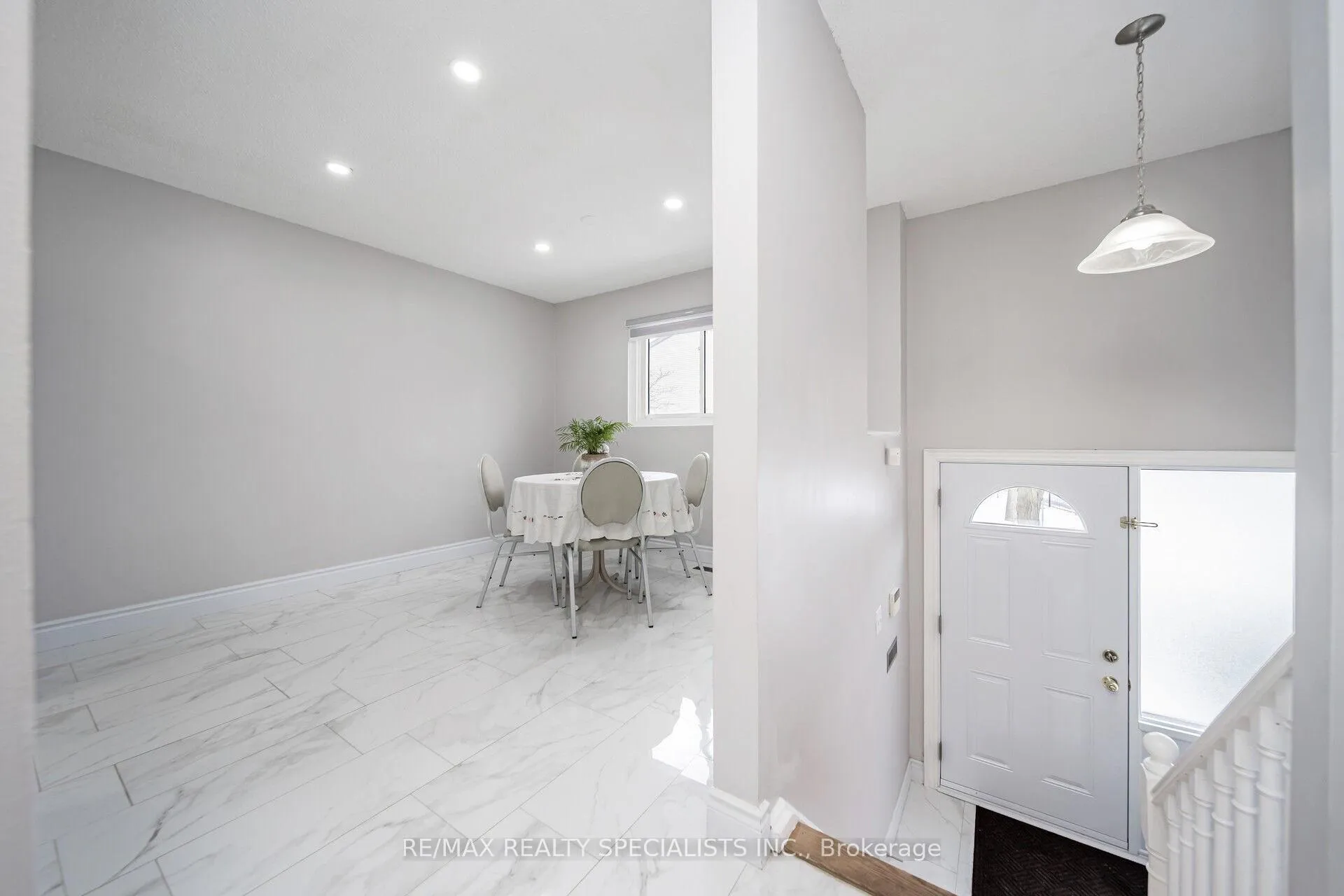 Photo 8 of 24 Carleton Place, Brampton, Bramalea West Industrial — HOMEH