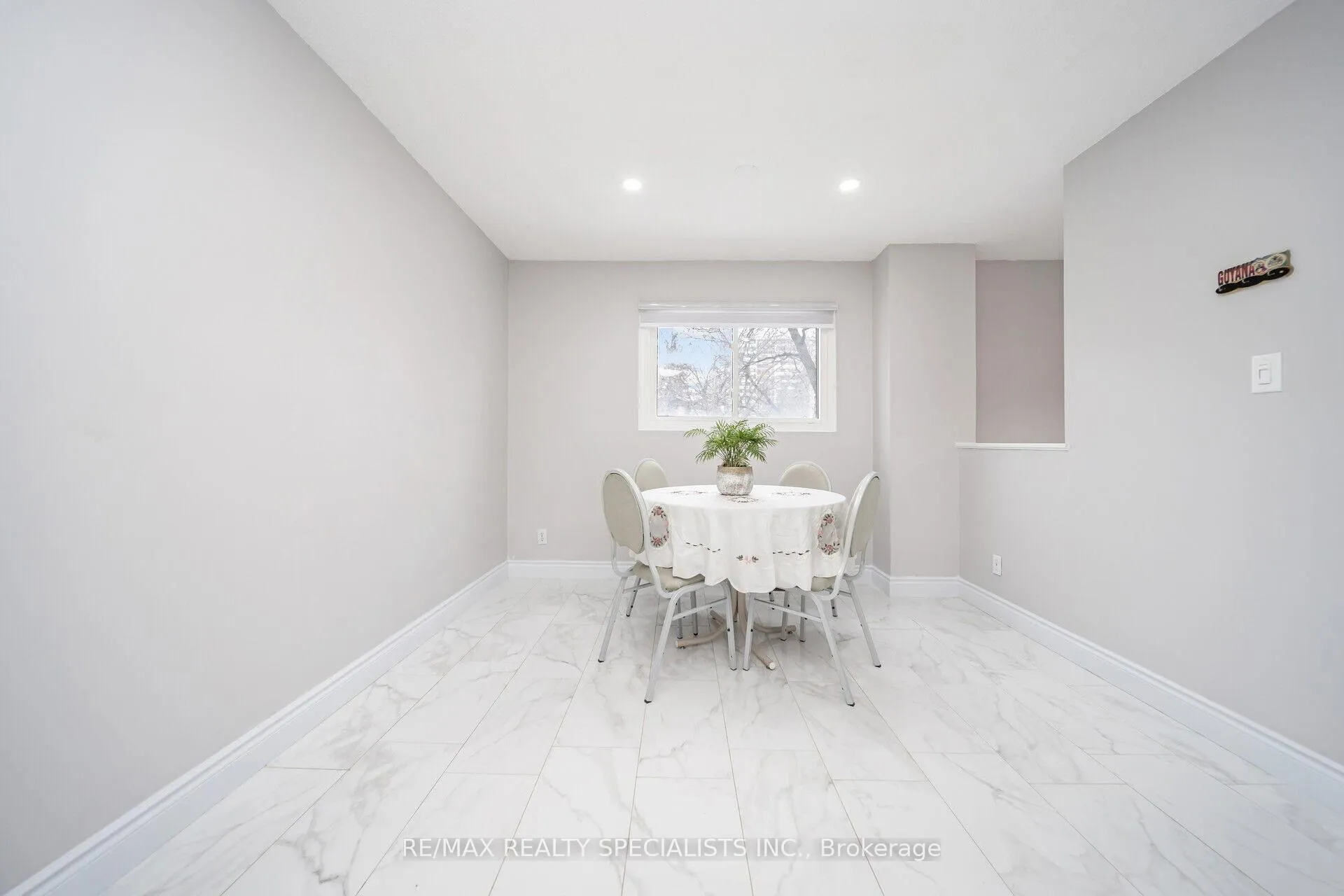 Photo 10 of 24 Carleton Place, Brampton, Bramalea West Industrial — HOMEH