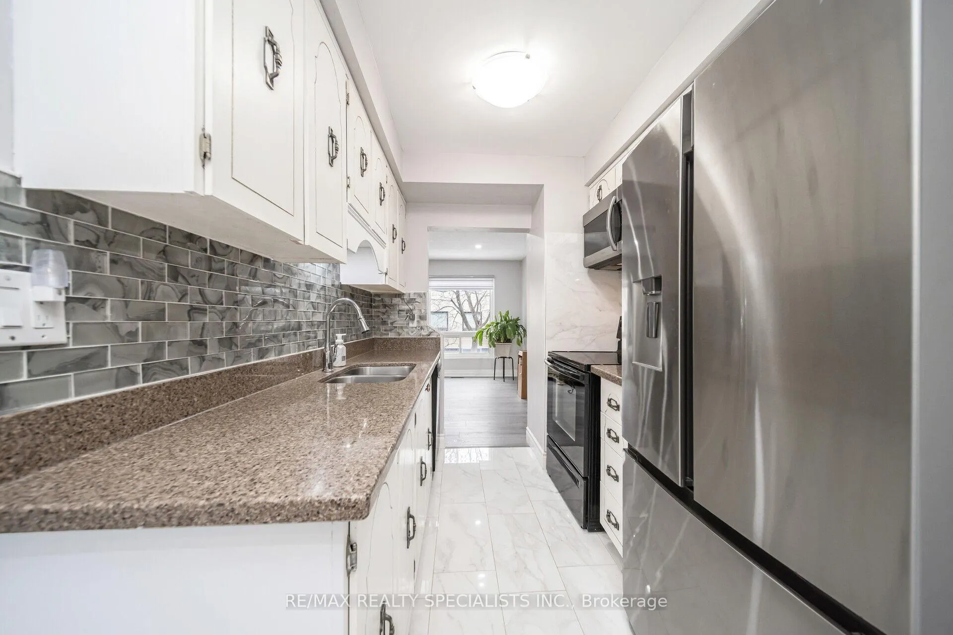 Photo 12 of 24 Carleton Place, Brampton, Bramalea West Industrial — HOMEH