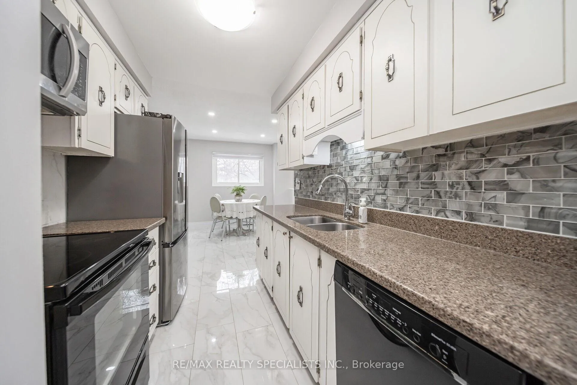 Photo 14 of 24 Carleton Place, Brampton, Bramalea West Industrial — HOMEH