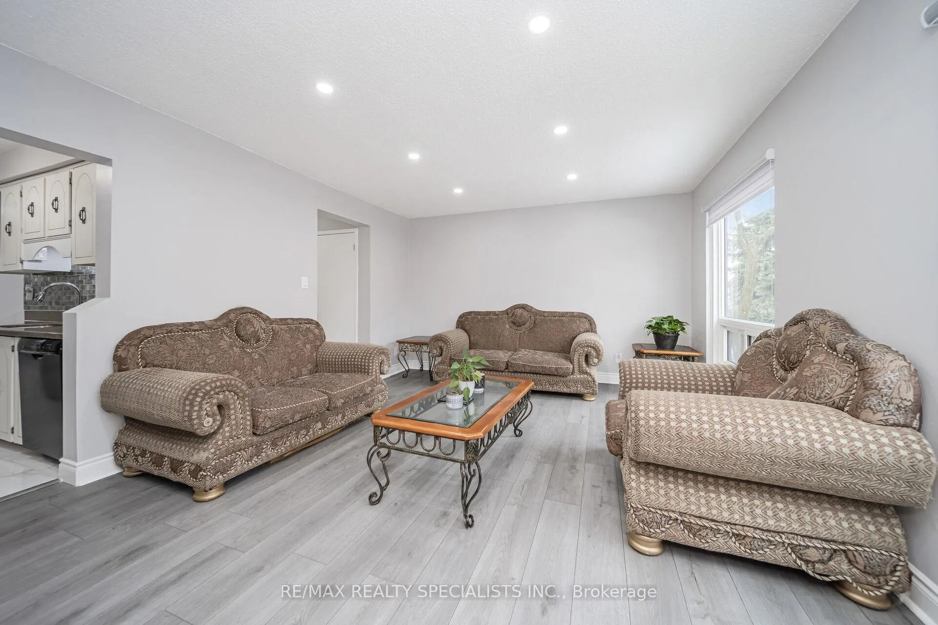 Photo 16 of 24 Carleton Place, Brampton, Bramalea West Industrial — HOMEH