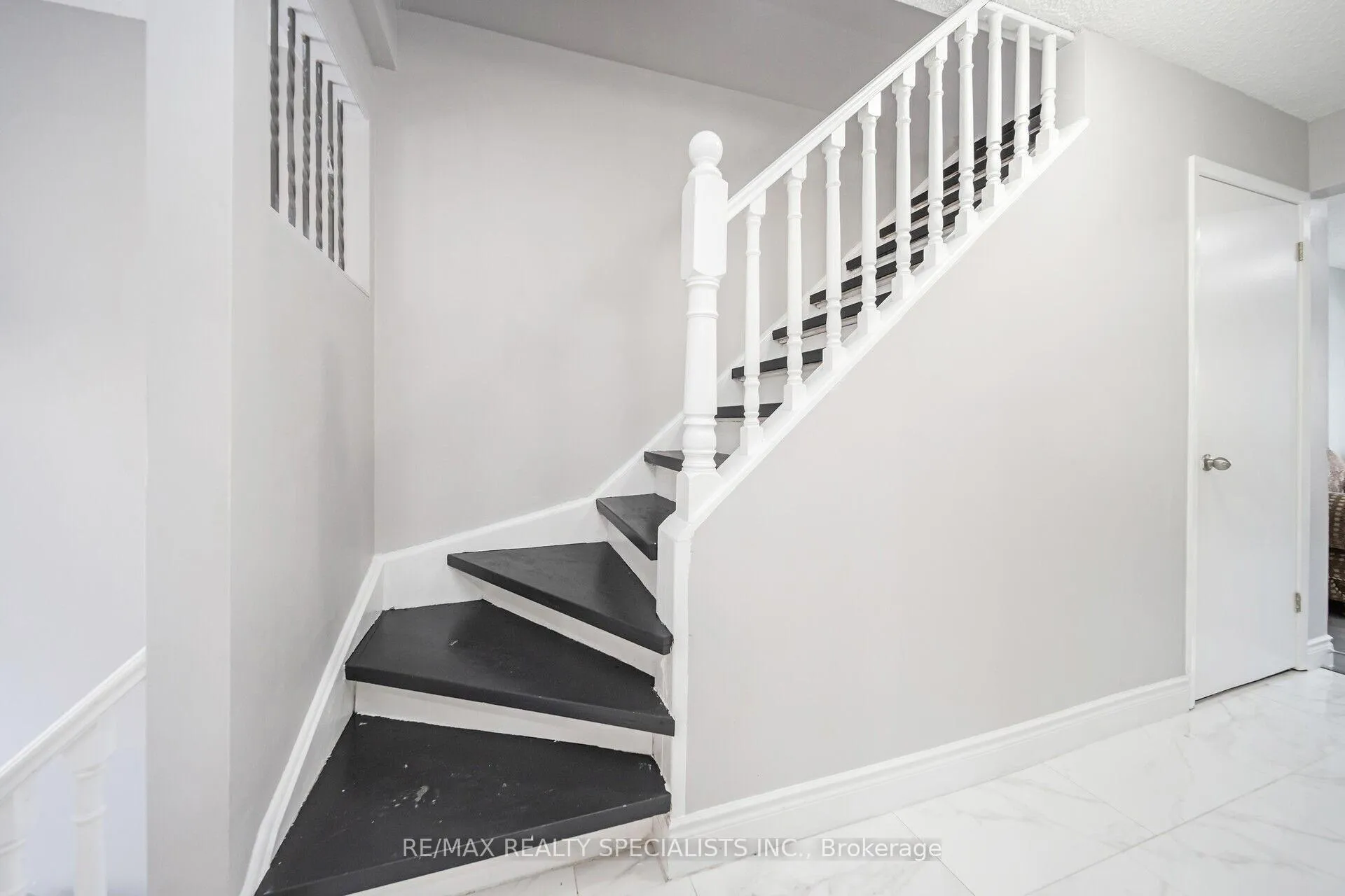 Photo 20 of 24 Carleton Place, Brampton, Bramalea West Industrial — HOMEH