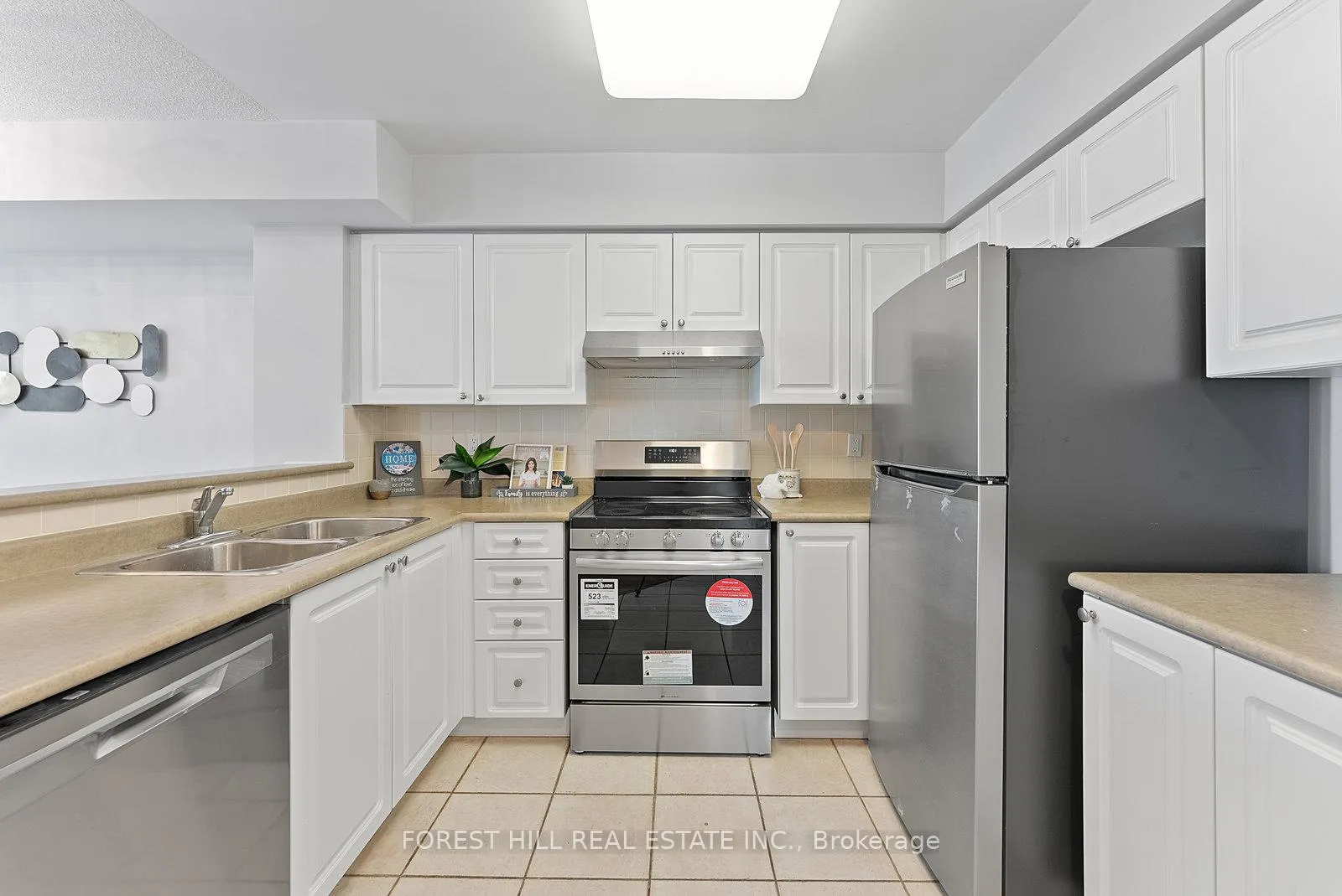 Photo 4 of Unit Ph403, 5 Emerald Lane, Vaughan, Crestwood-Springfarm-Yorkhill — HOMEH