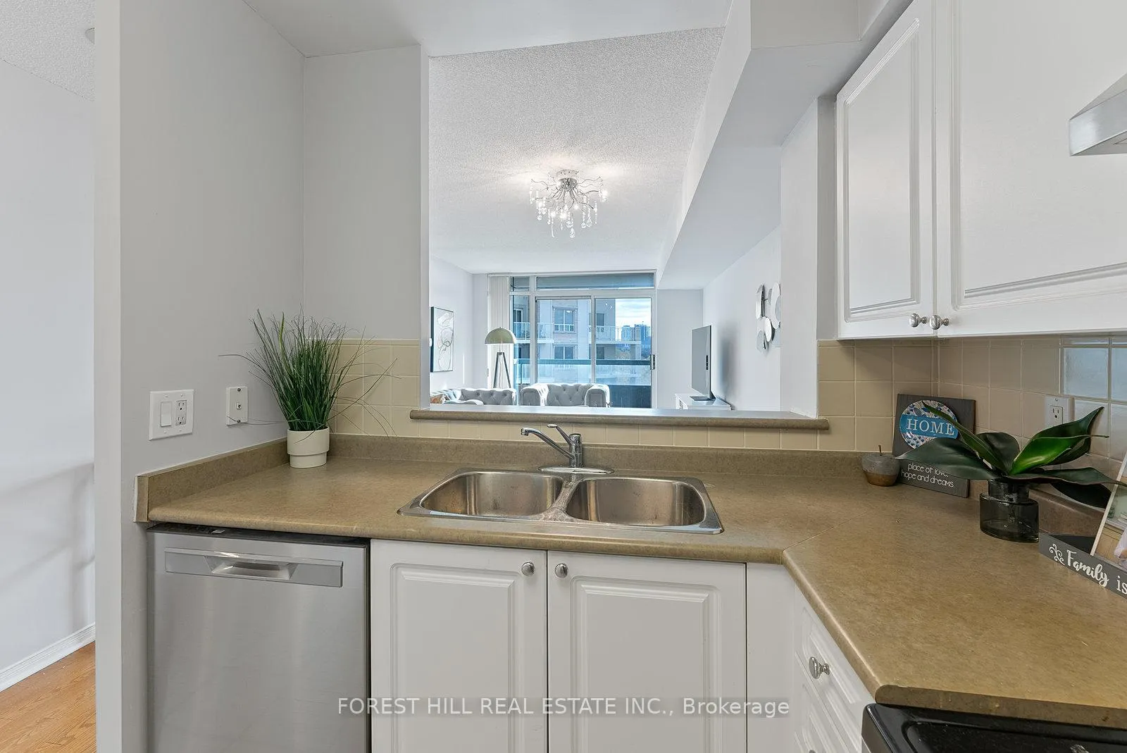 Photo 6 of Unit Ph403, 5 Emerald Lane, Vaughan, Crestwood-Springfarm-Yorkhill — HOMEH