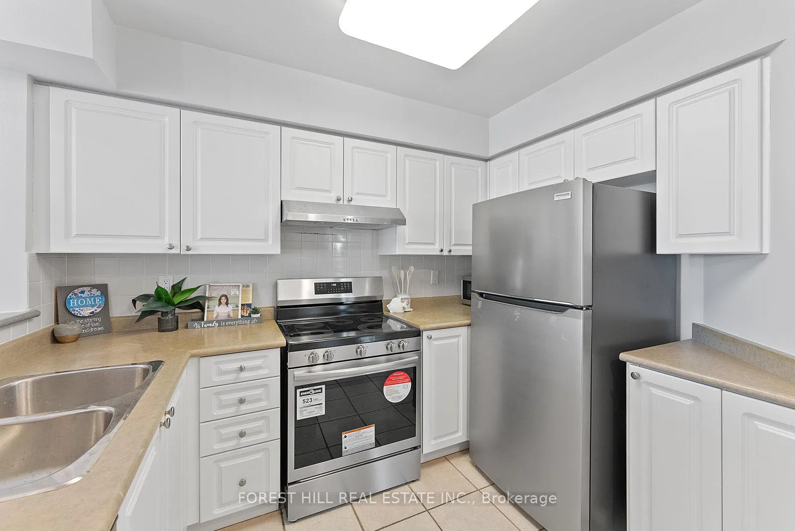 Photo 7 of Unit Ph403, 5 Emerald Lane, Vaughan, Crestwood-Springfarm-Yorkhill — HOMEH