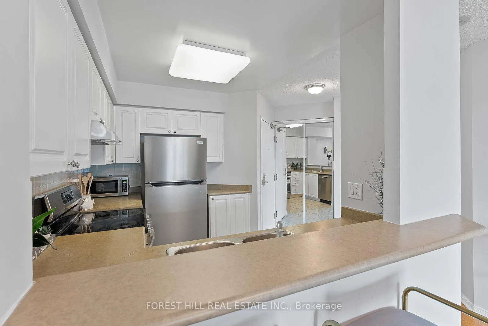 Photo 11 of Unit Ph403, 5 Emerald Lane, Vaughan, Crestwood-Springfarm-Yorkhill — HOMEH