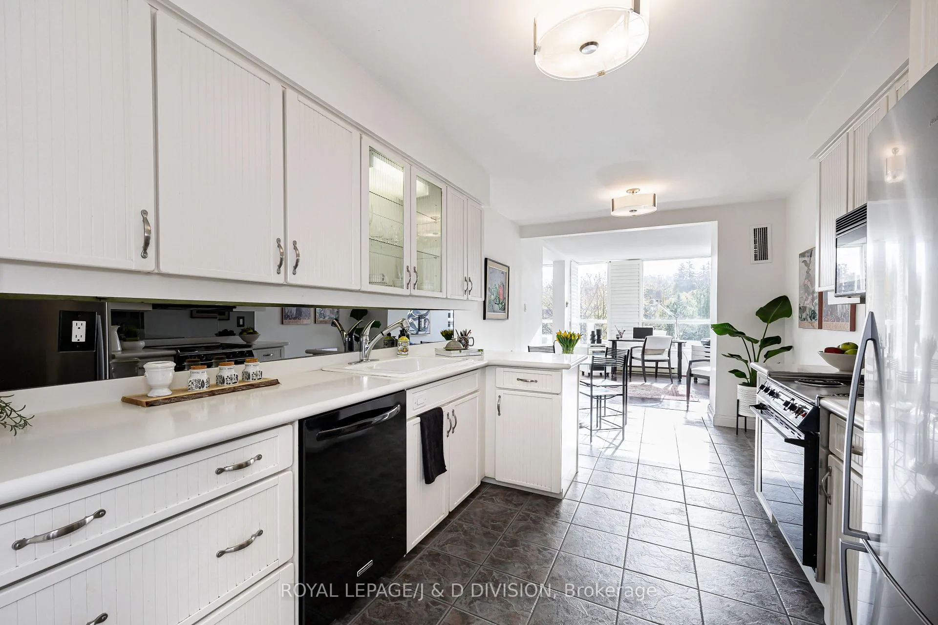 Photo 8 of Unit 607, 3800 Yonge Street, Toronto, Bedford Park-Nortown — HOMEH