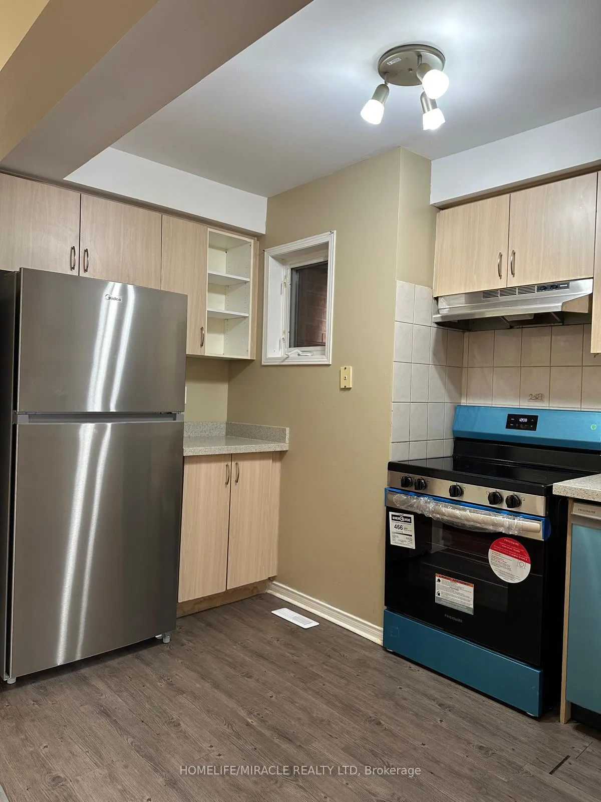 Photo 8 of 6 Sinclair Court, Brampton, Brampton West — HOMEH