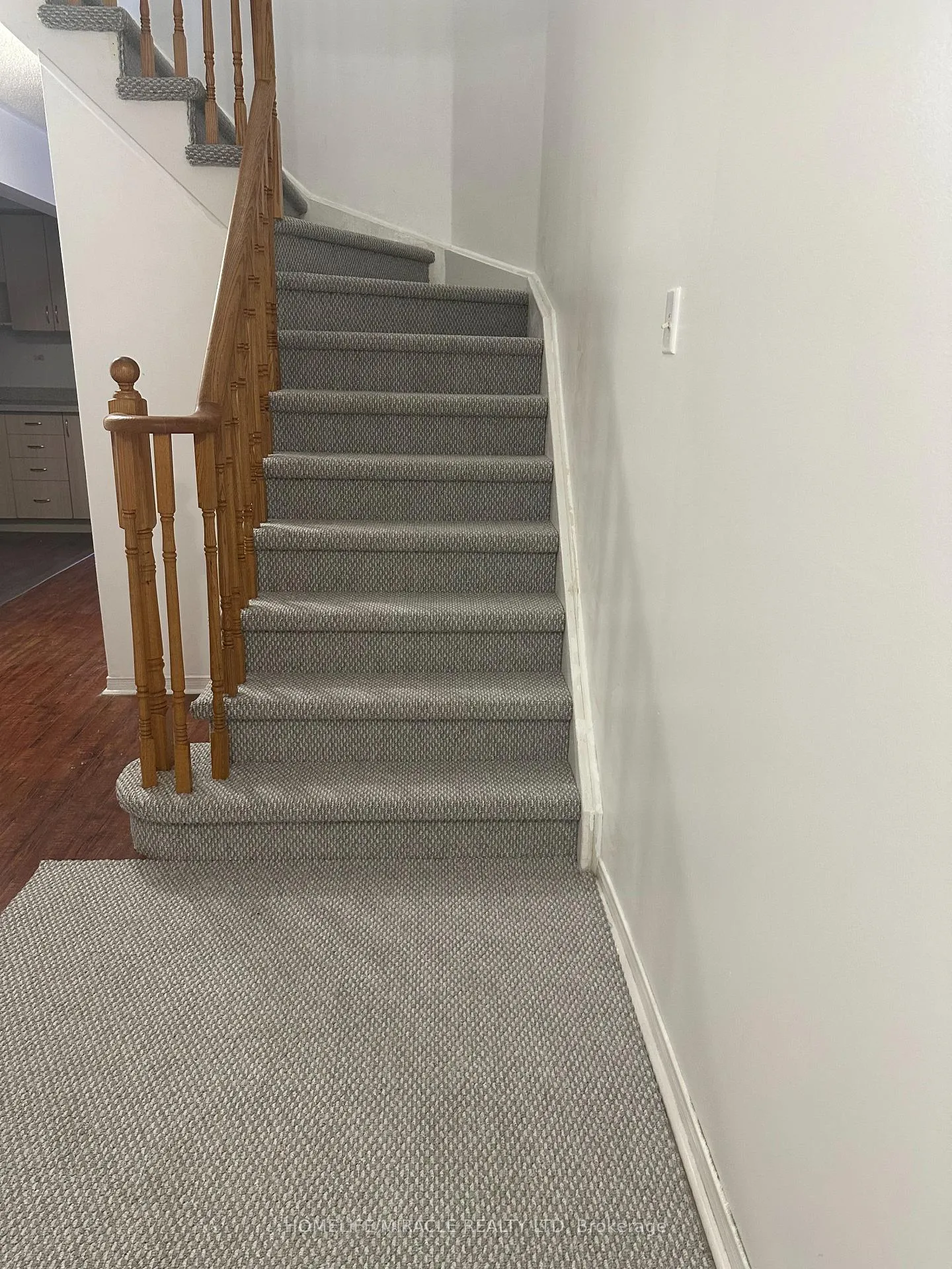 Photo 10 of 6 Sinclair Court, Brampton, Brampton West — HOMEH