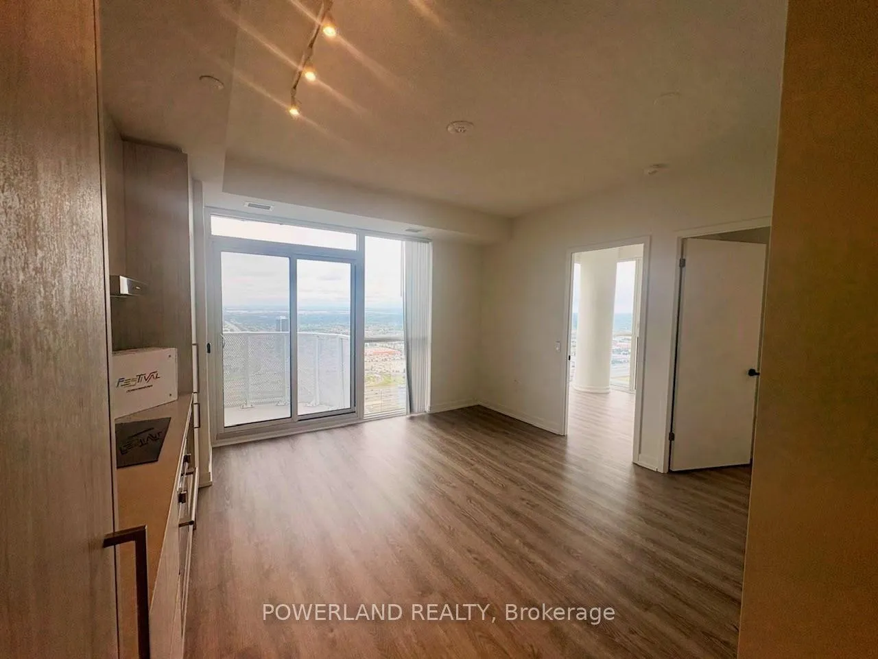 Photo 5 of Unit 5211, 195 Commerce Street, Vaughan, Vaughan Corporate Centre — HOMEH