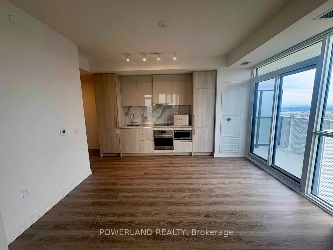 Photo 6 of Unit 5211, 195 Commerce Street, Vaughan, Vaughan Corporate Centre — HOMEH