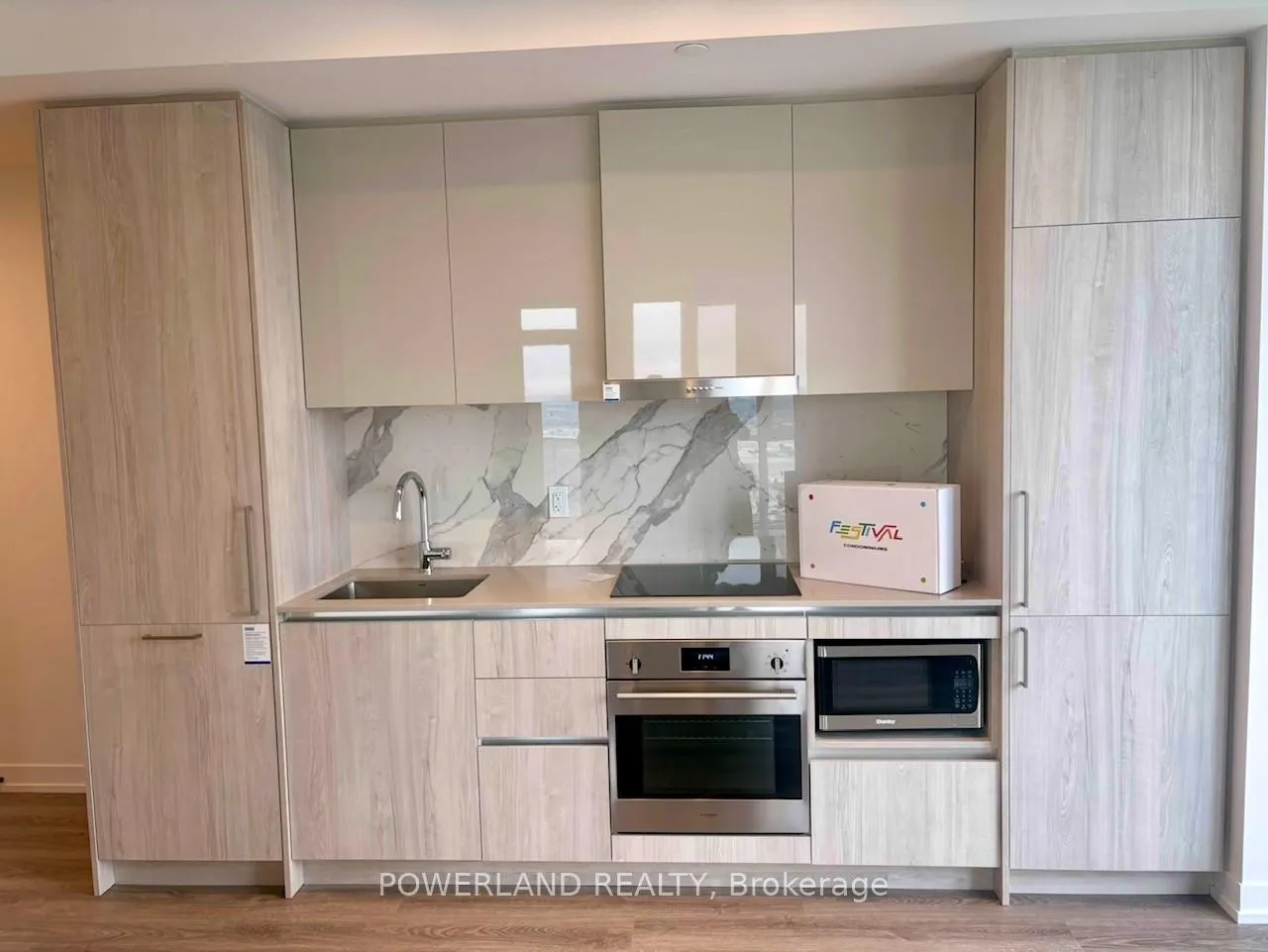 Photo 9 of Unit 5211, 195 Commerce Street, Vaughan, Vaughan Corporate Centre — HOMEH