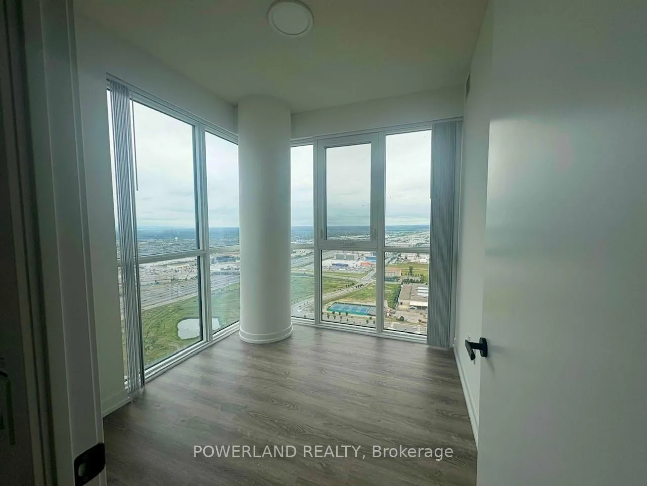 Photo 12 of Unit 5211, 195 Commerce Street, Vaughan, Vaughan Corporate Centre — HOMEH