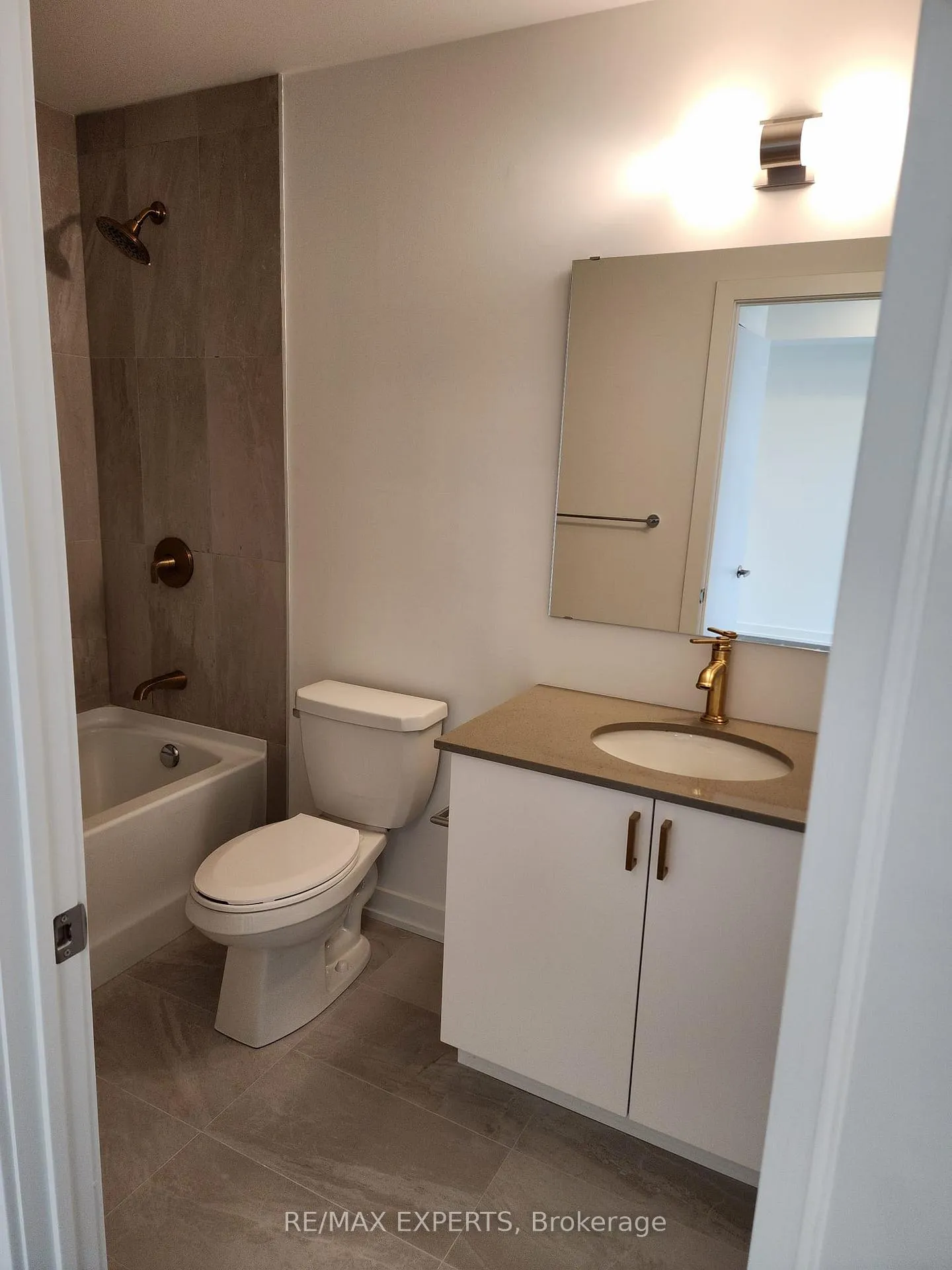 Photo 8 of Unit 1212, 56 Lakeside Terrace, Barrie, Little Lake — HOMEH