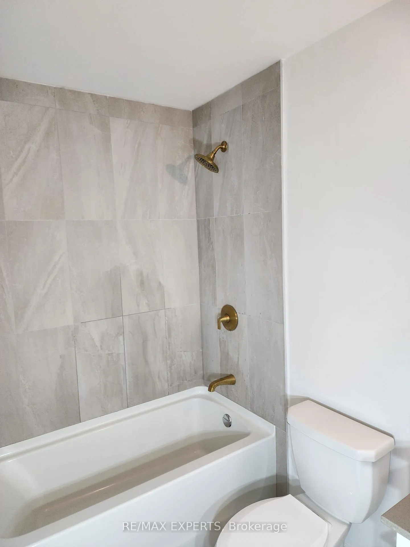 Photo 9 of Unit 1212, 56 Lakeside Terrace, Barrie, Little Lake — HOMEH