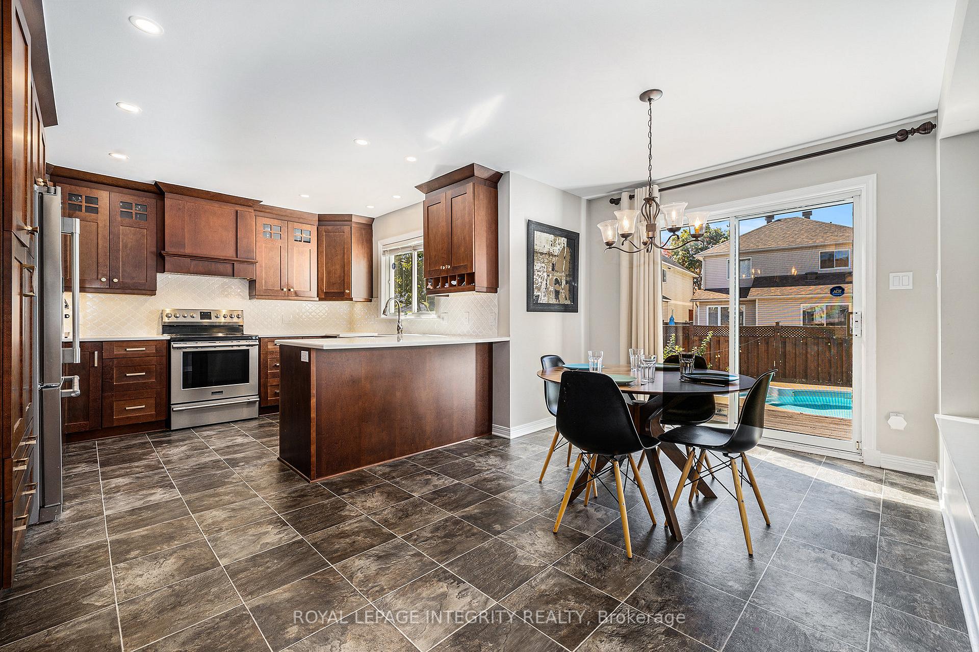 Photo 13 of 10 Maybrook Place, Ottawa, Barrhaven East — HOMEH