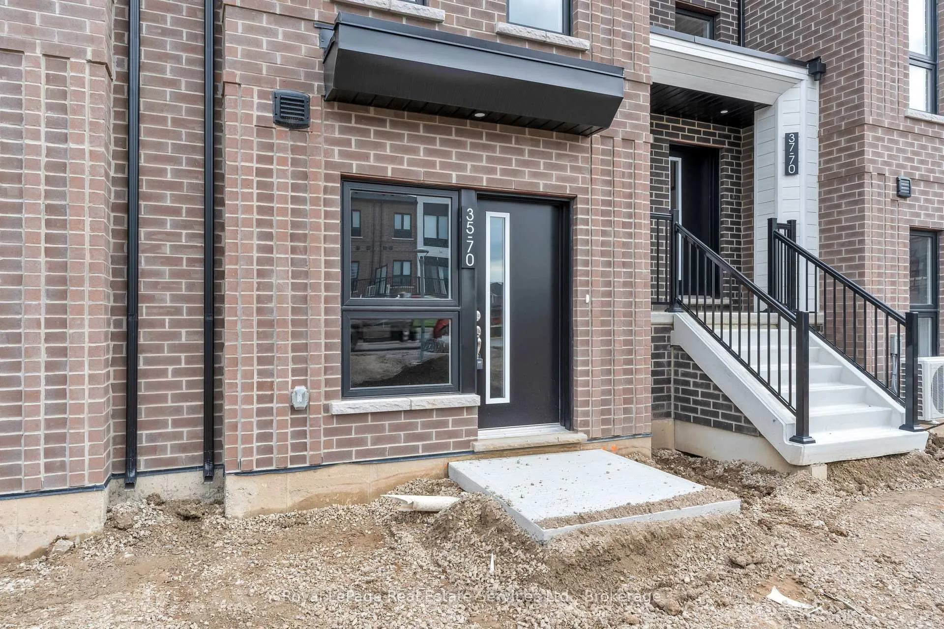 Photo 2 of Unit 35, 70 Kenesky Drive, Hamilton, Waterdown — HOMEH