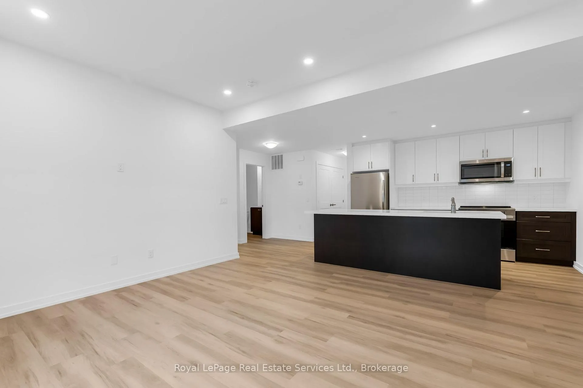 Photo 3 of Unit 35, 70 Kenesky Drive, Hamilton, Waterdown — HOMEH