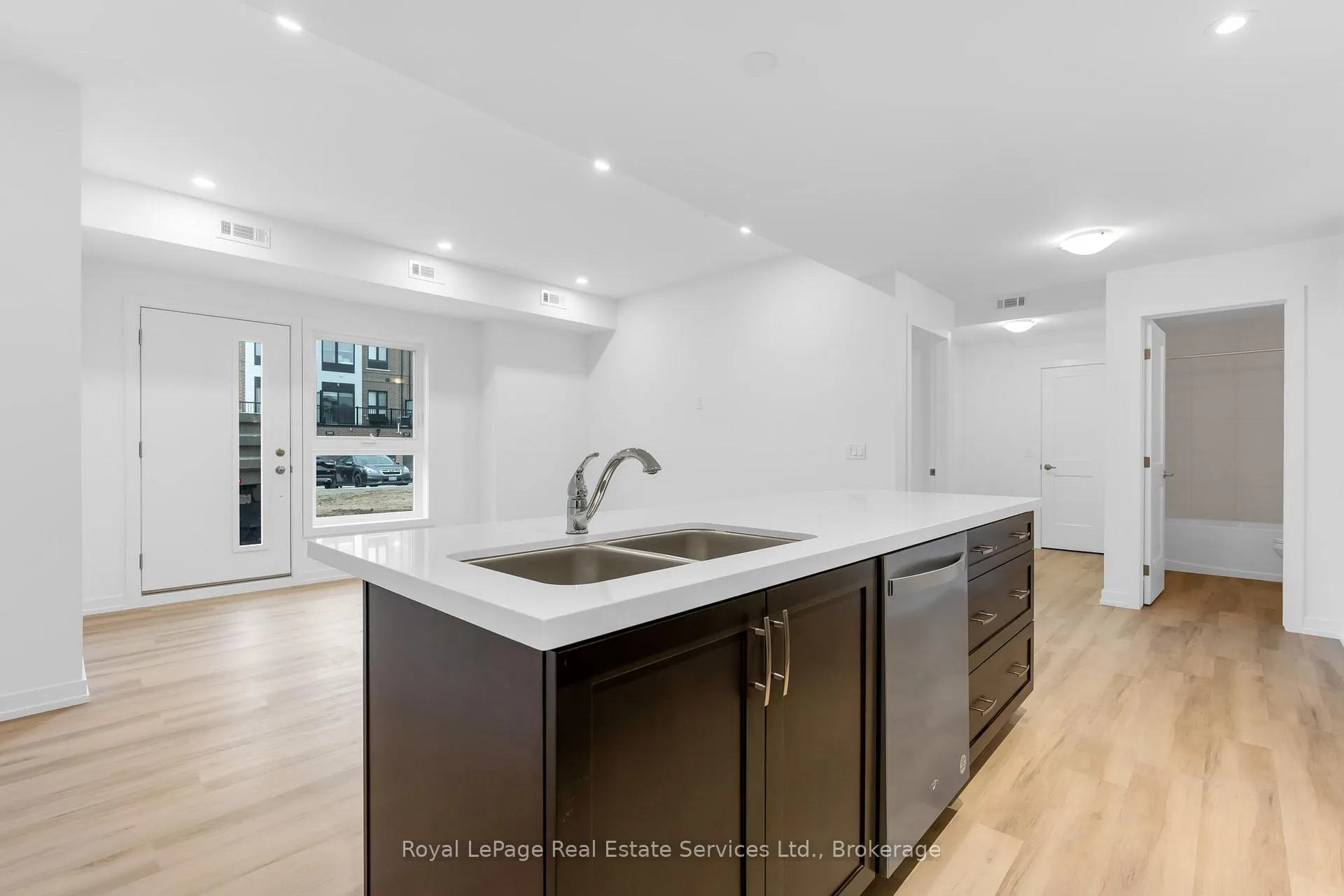Photo 6 of Unit 35, 70 Kenesky Drive, Hamilton, Waterdown — HOMEH