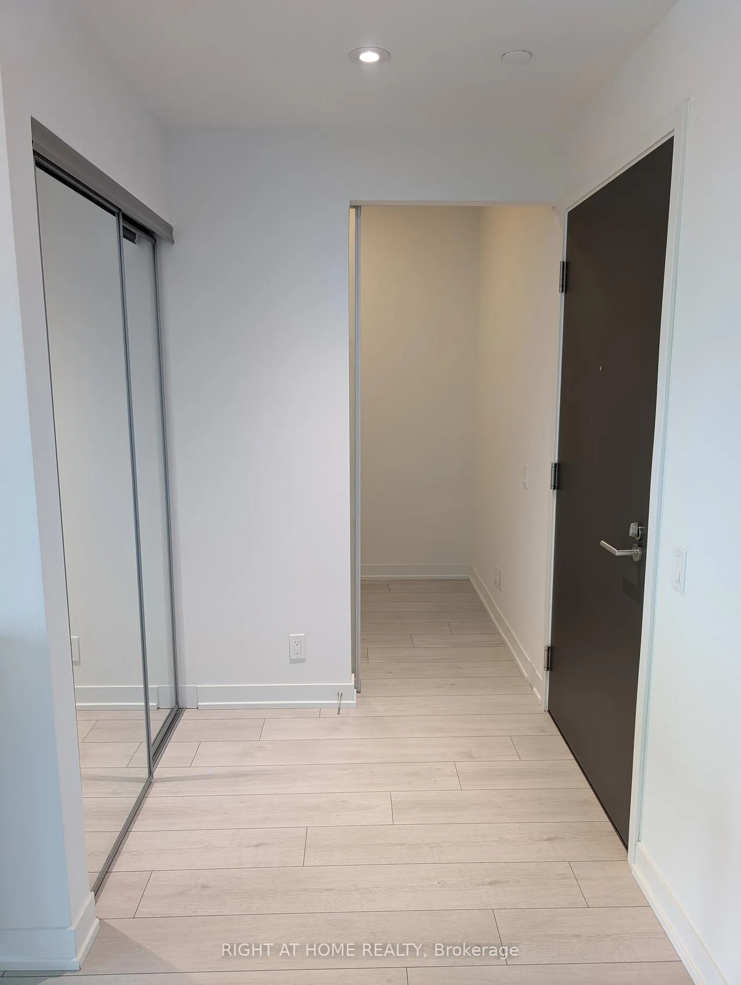 Photo 2 of Unit 1903, 39 Mary Street, Barrie, City Centre — HOMEH