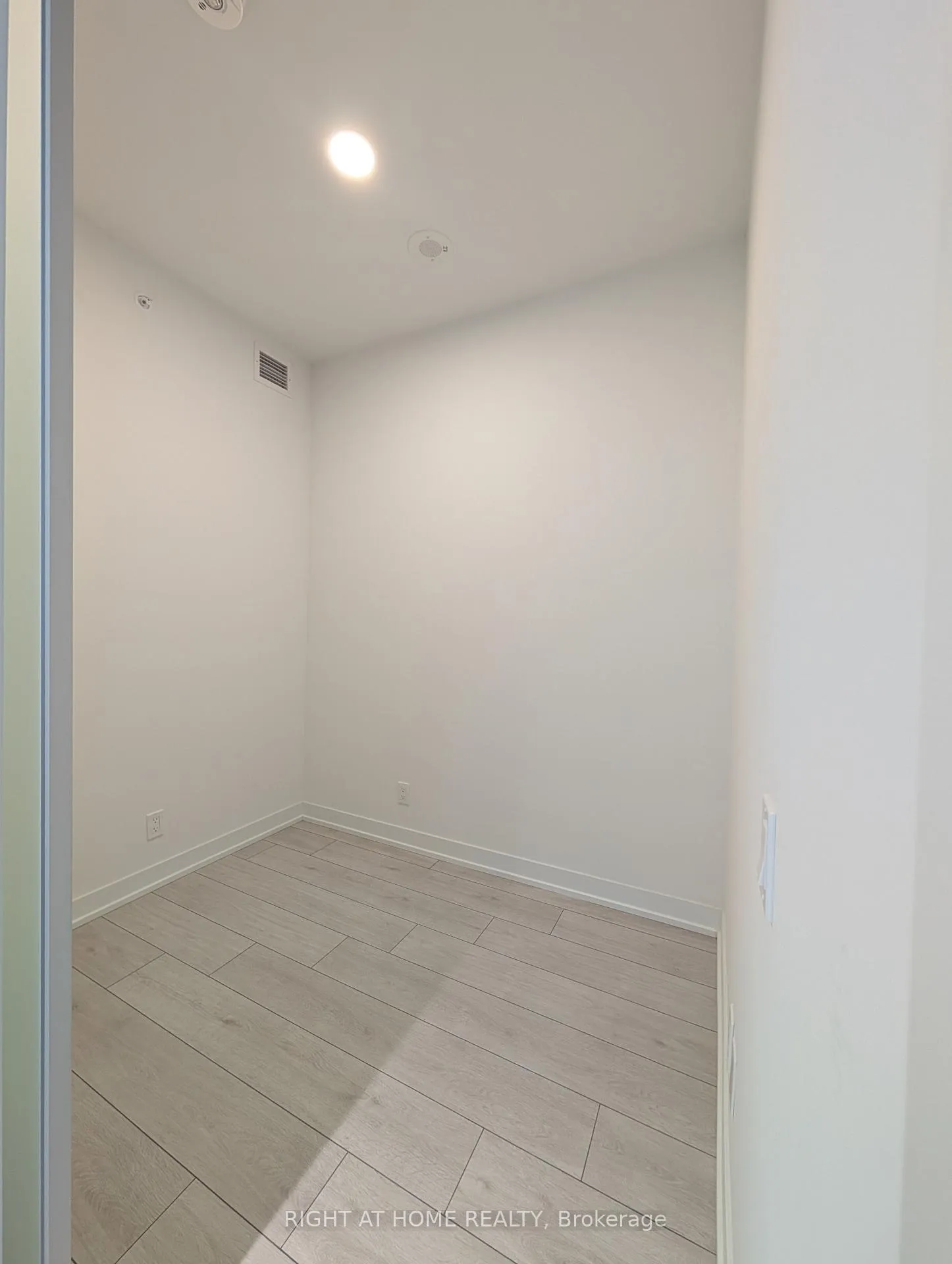 Photo 3 of Unit 1903, 39 Mary Street, Barrie, City Centre — HOMEH