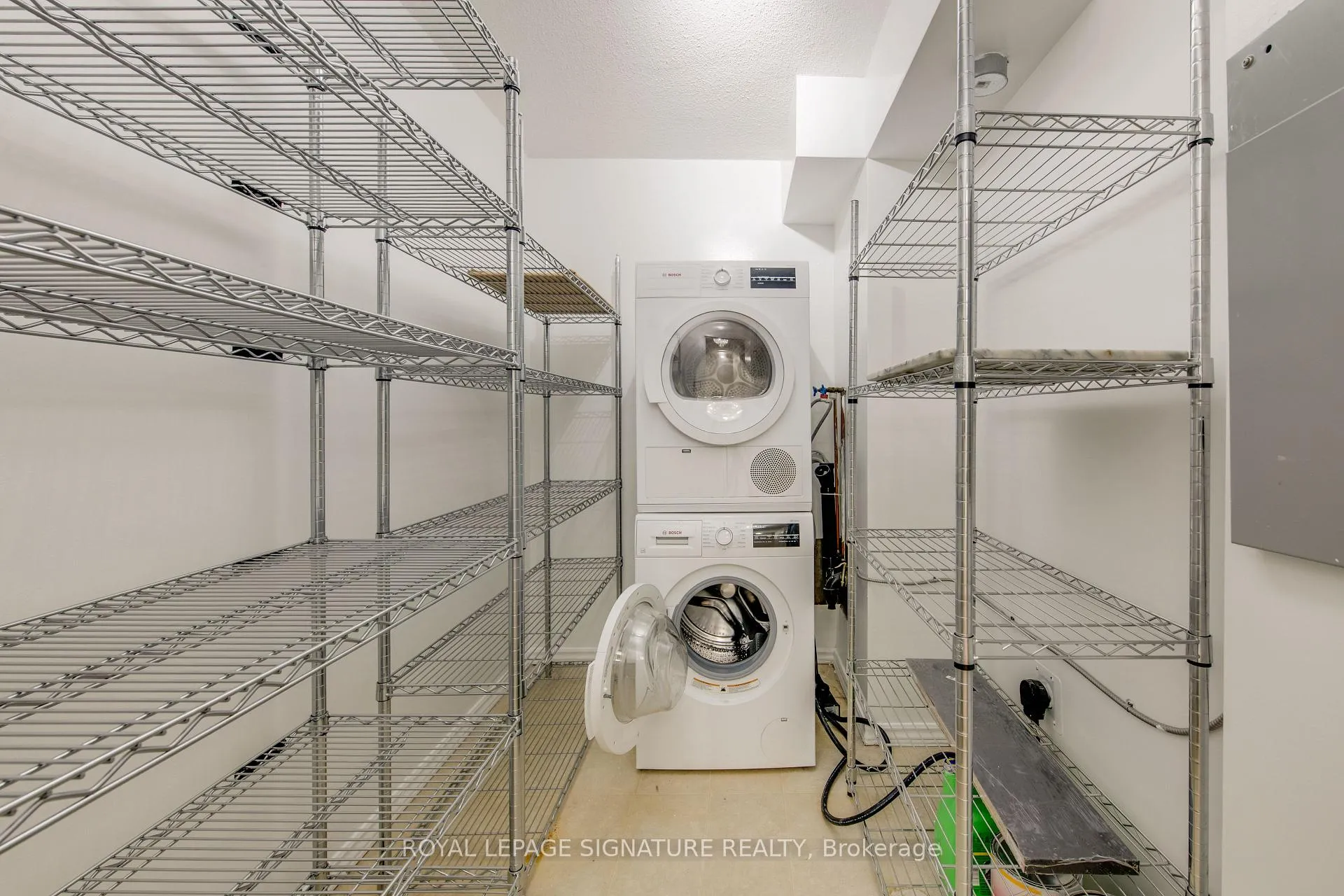 Photo 4 of Unit 301, 80 Inverlochy Boulevard, Markham, Royal Orchard — HOMEH
