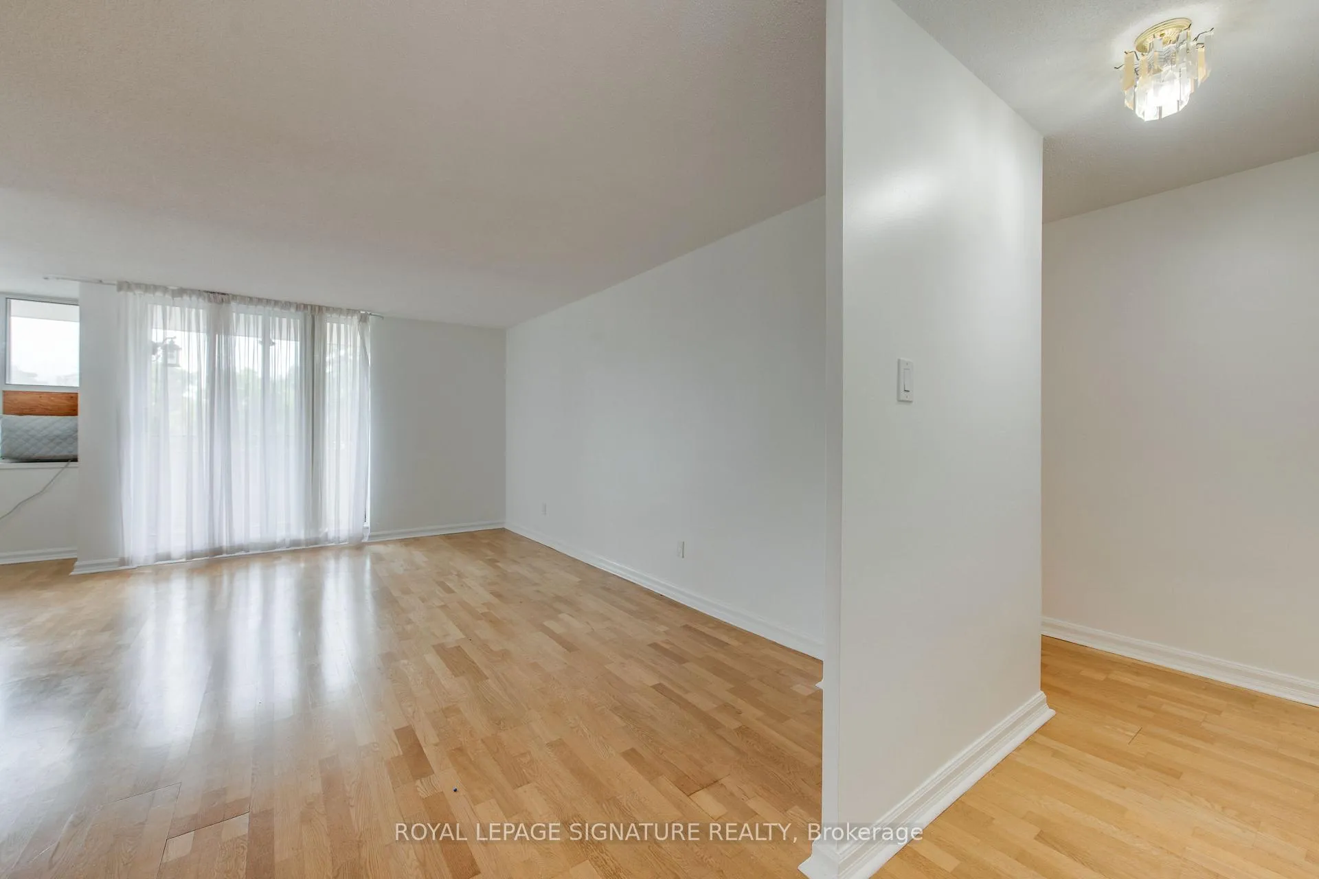Photo 5 of Unit 301, 80 Inverlochy Boulevard, Markham, Royal Orchard — HOMEH