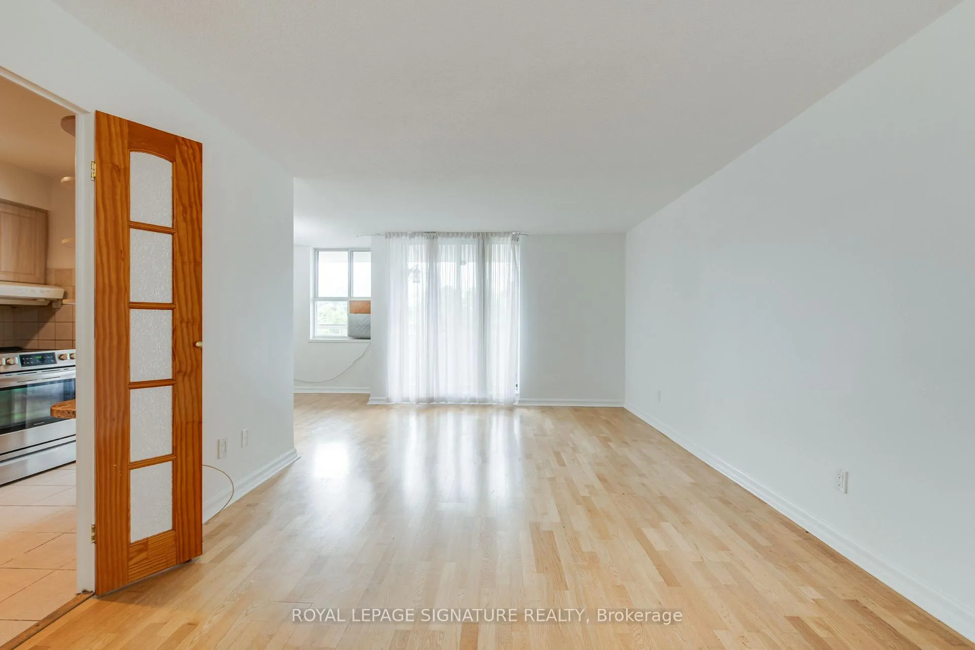 Photo 6 of Unit 301, 80 Inverlochy Boulevard, Markham, Royal Orchard — HOMEH