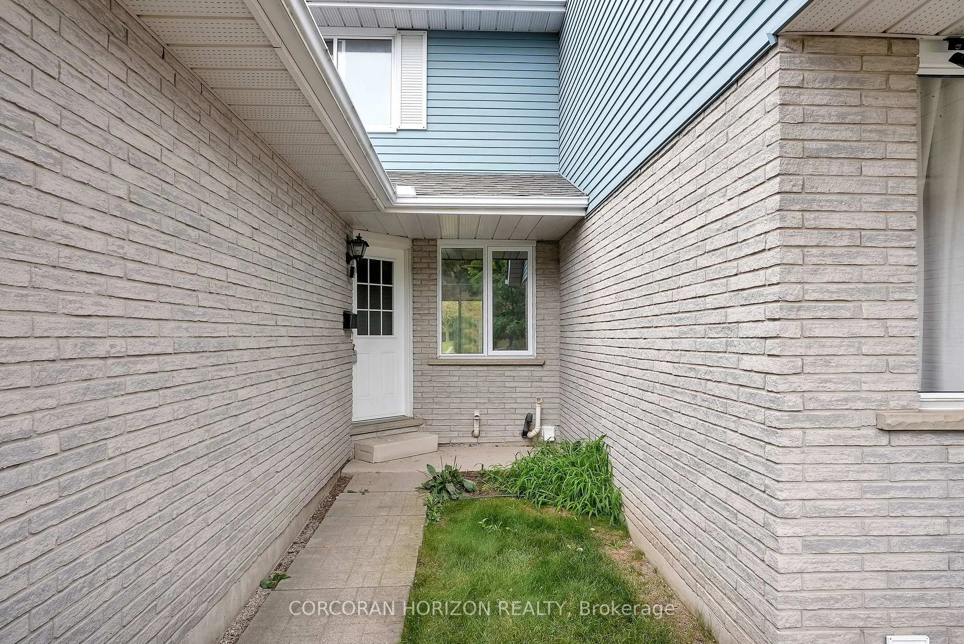 Photo 5 of Unit 4, 405 Kingscourt Drive, Waterloo — HOMEH