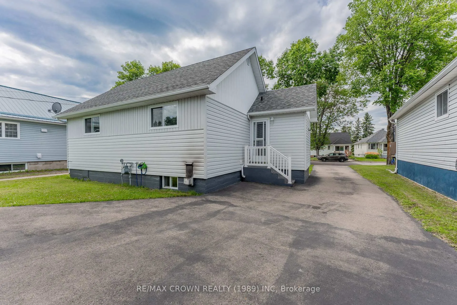Photo 2 of 31 King Street, Kapuskasing — HOMEH