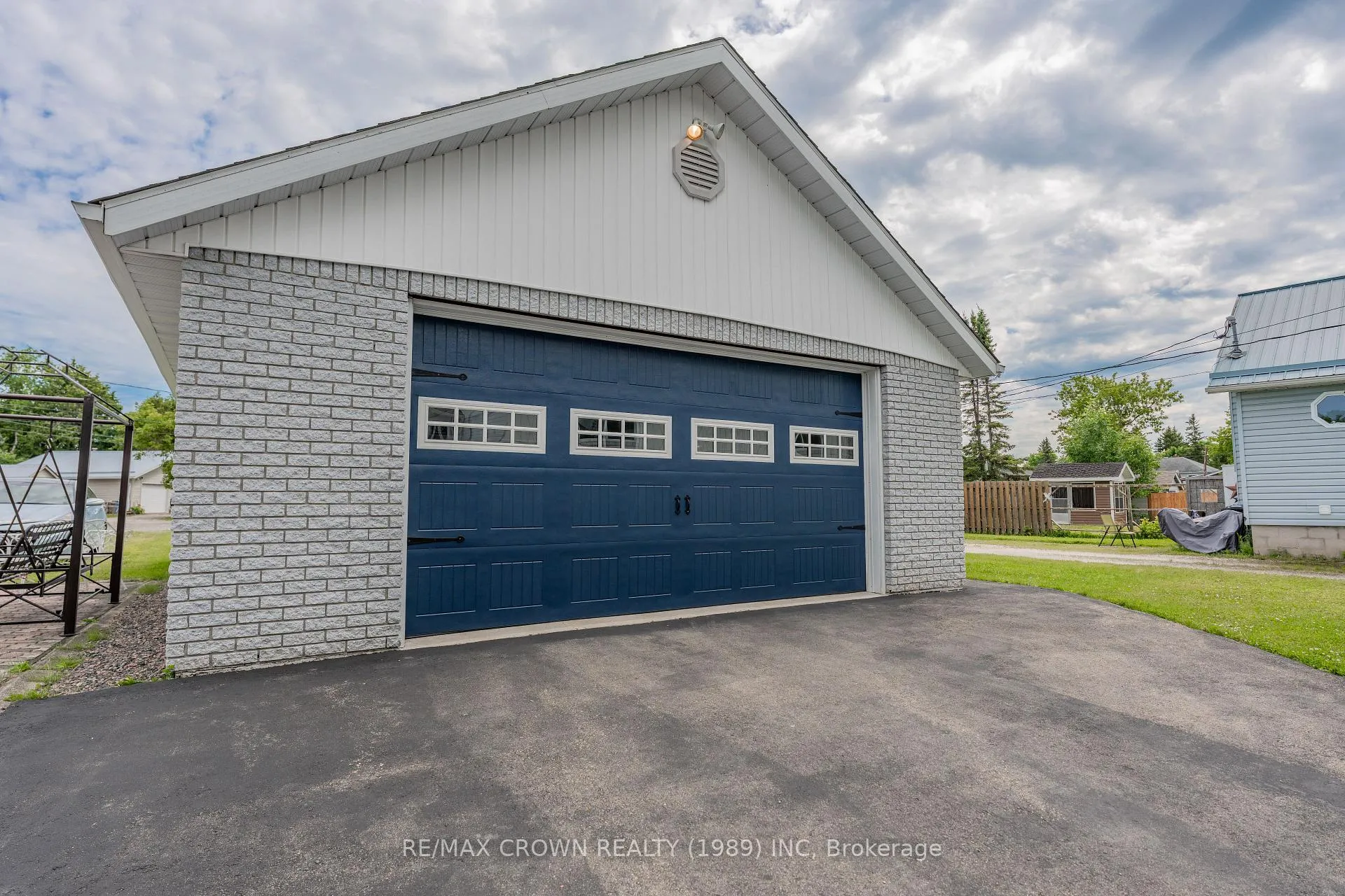 Photo 3 of 31 King Street, Kapuskasing — HOMEH
