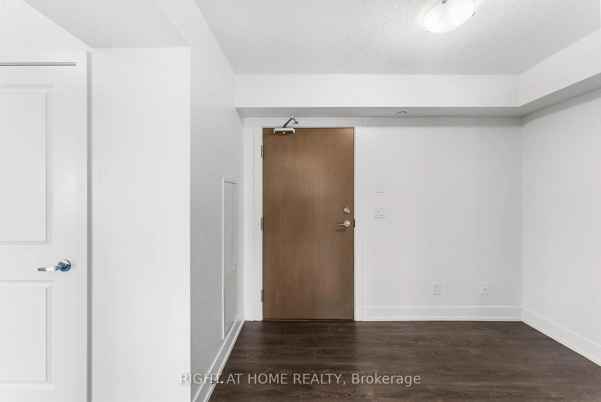 Photo 4 of Unit 1504, 1255 Bayly Street, Pickering, Bay Ridges — HOMEH