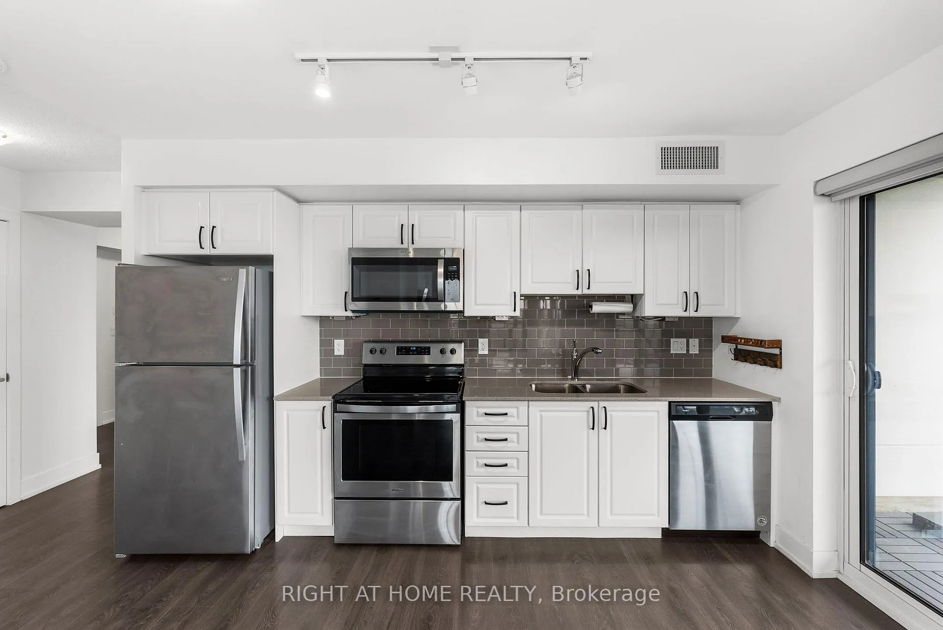 Photo 8 of Unit 1504, 1255 Bayly Street, Pickering, Bay Ridges — HOMEH