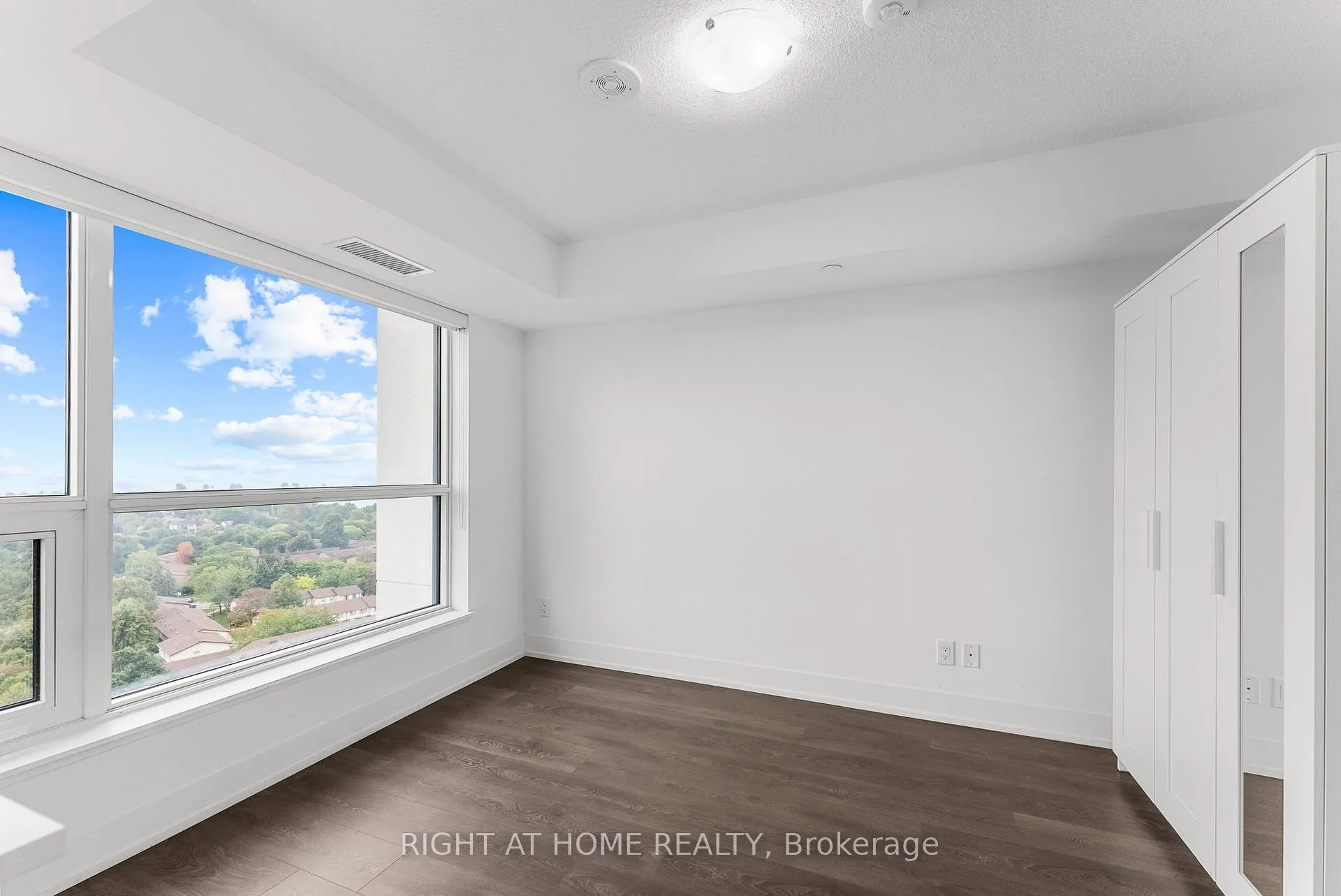 Photo 10 of Unit 1504, 1255 Bayly Street, Pickering, Bay Ridges — HOMEH