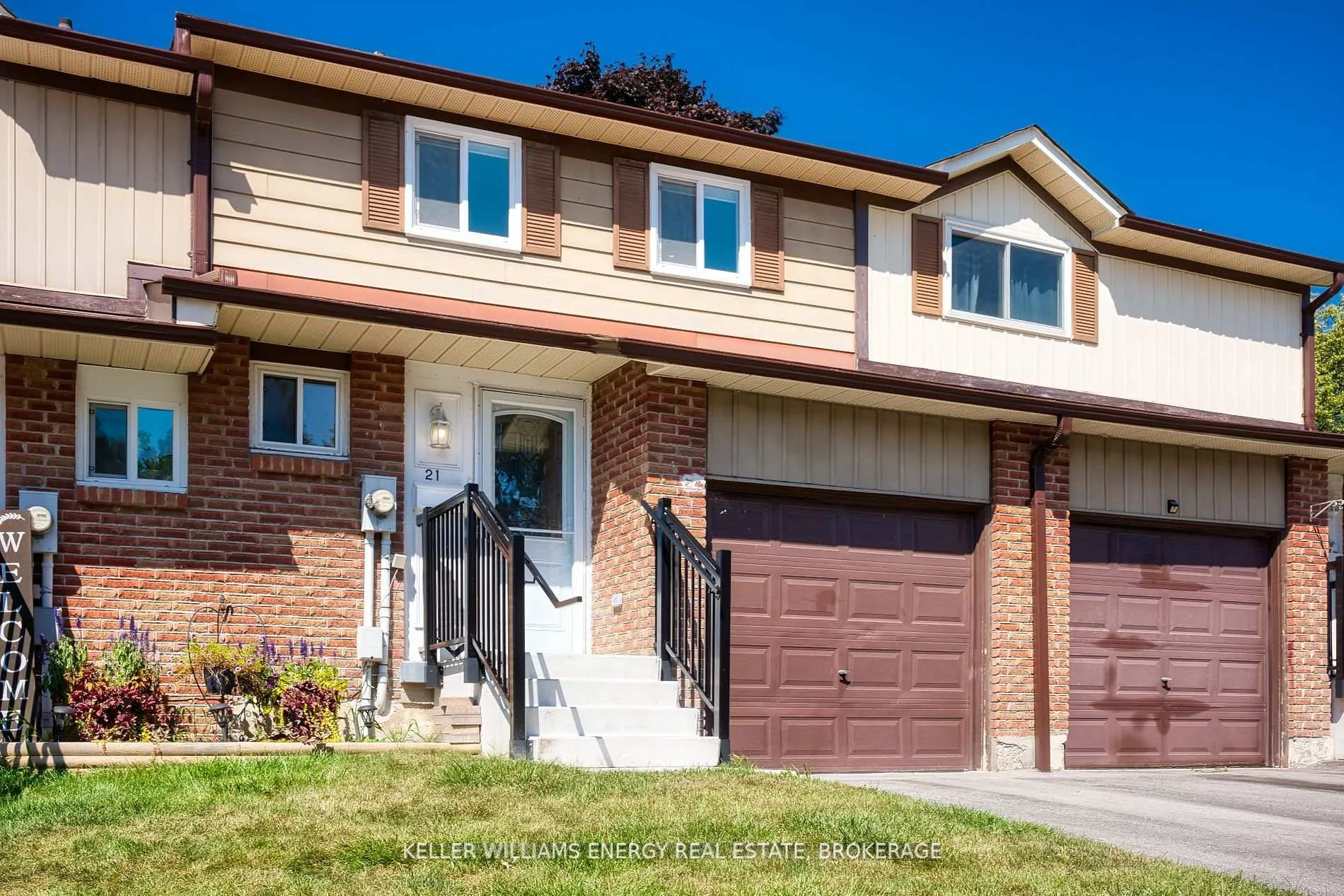 Photo 2 of 21 Parker Crescent, Ajax, South East — HOMEH