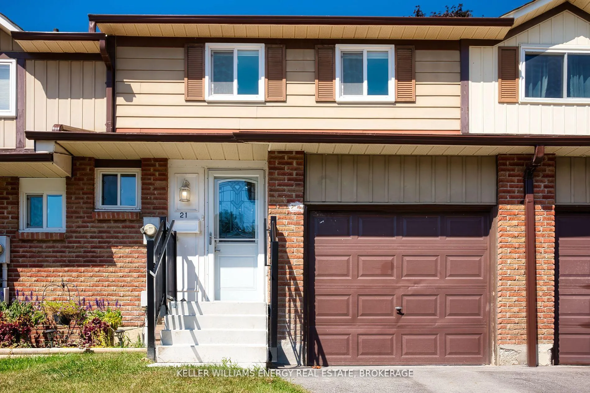 Photo 3 of 21 Parker Crescent, Ajax, South East — HOMEH