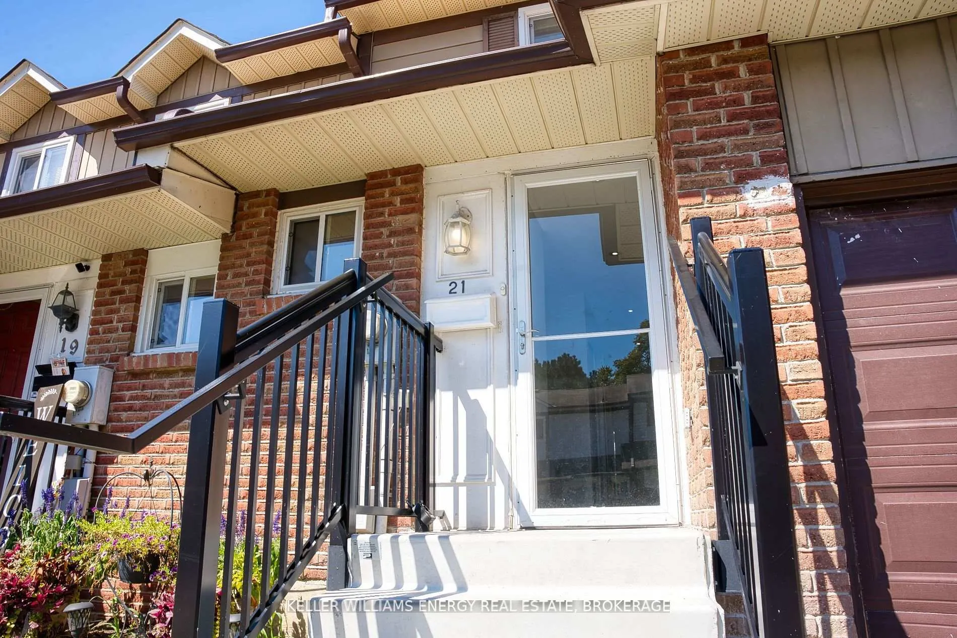 Photo 4 of 21 Parker Crescent, Ajax, South East — HOMEH