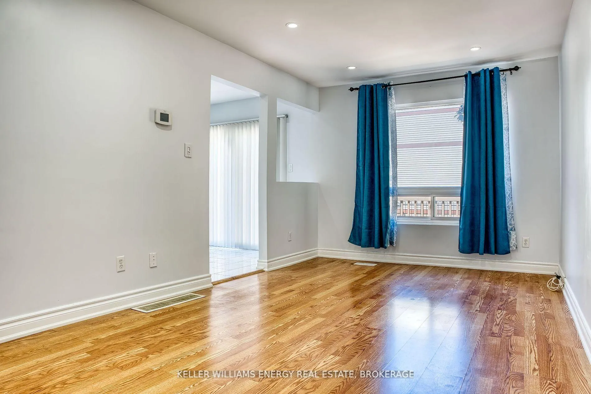 Photo 8 of 21 Parker Crescent, Ajax, South East — HOMEH