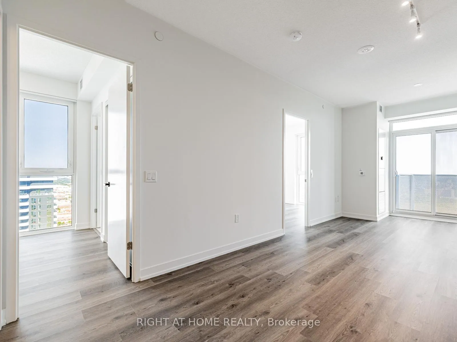 Photo 8 of Unit 5203, 195 Commerce Street, Vaughan, Vaughan Corporate Centre — HOMEH