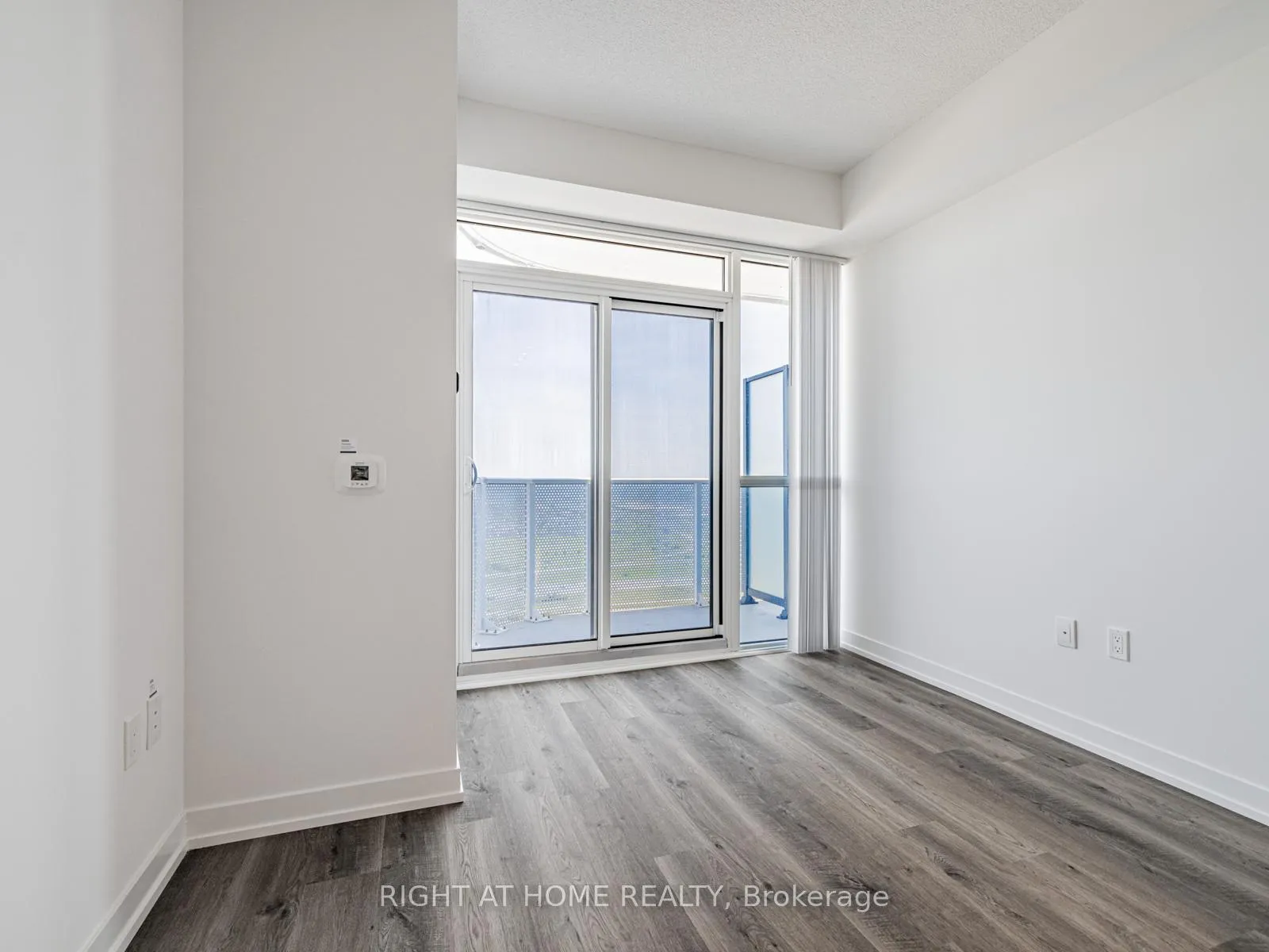 Photo 9 of Unit 5203, 195 Commerce Street, Vaughan, Vaughan Corporate Centre — HOMEH