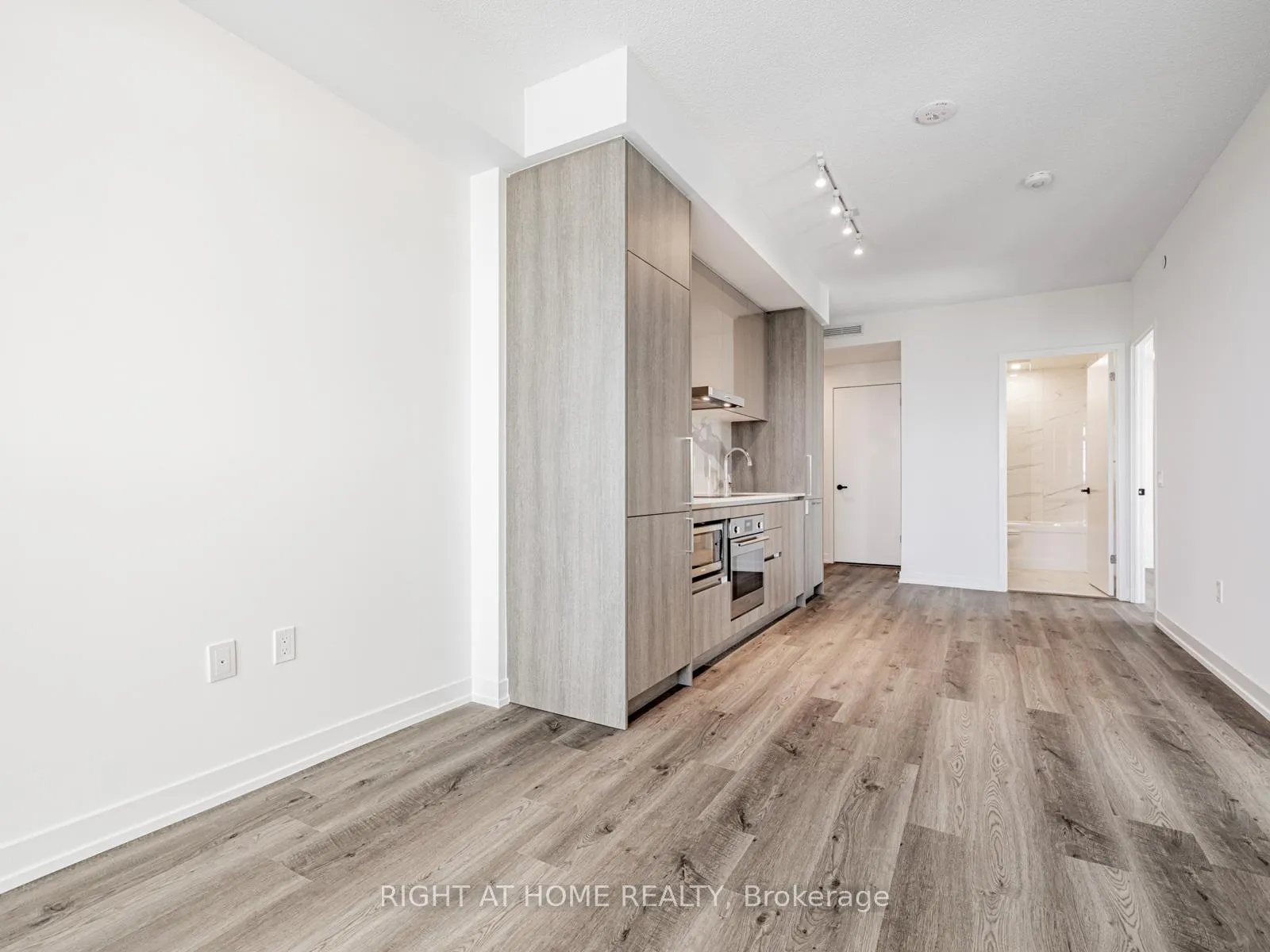 Photo 12 of Unit 5203, 195 Commerce Street, Vaughan, Vaughan Corporate Centre — HOMEH