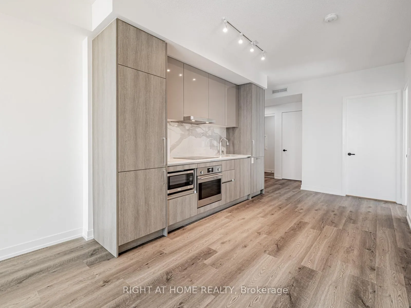 Photo 13 of Unit 5203, 195 Commerce Street, Vaughan, Vaughan Corporate Centre — HOMEH