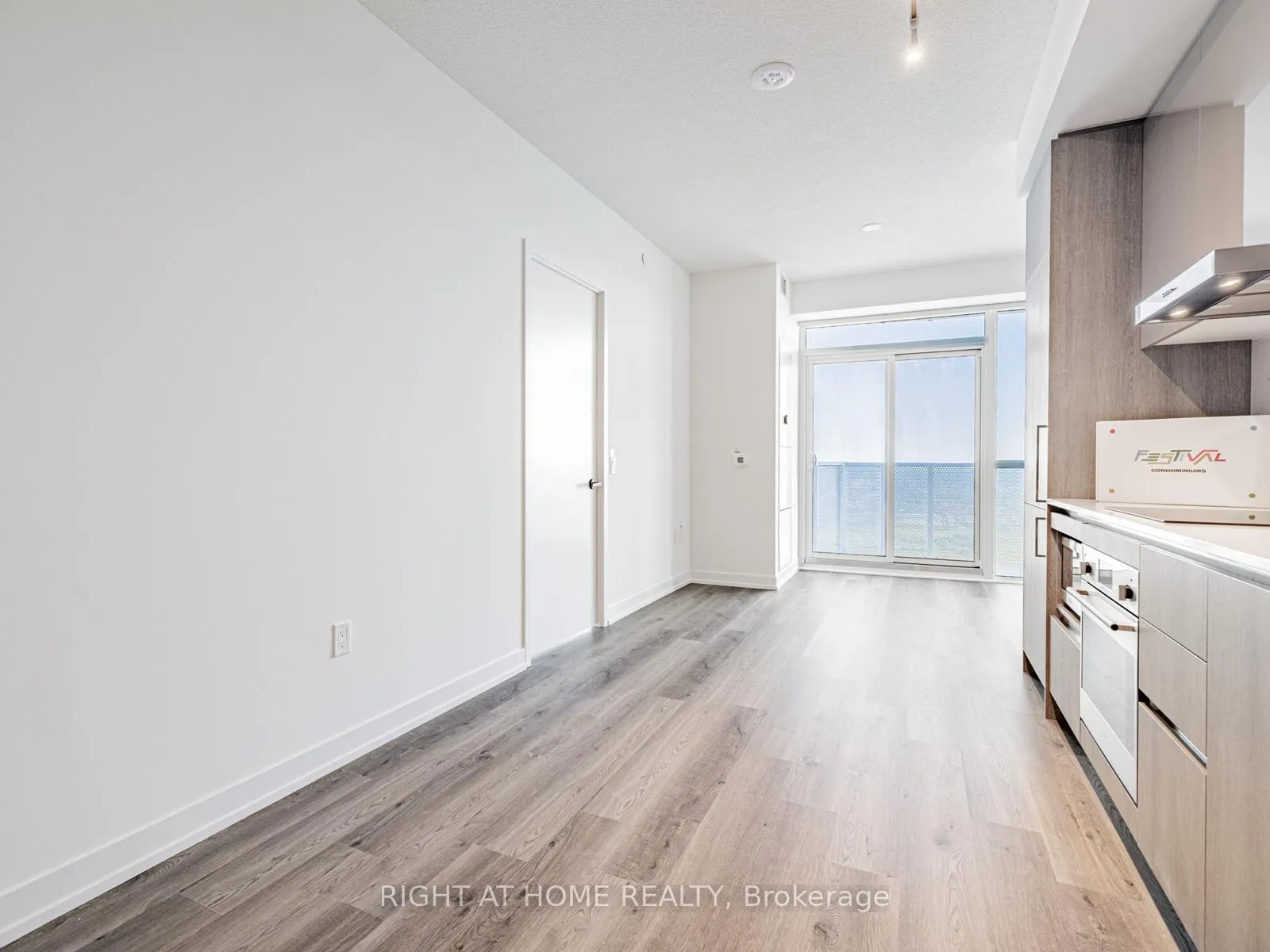 Photo 17 of Unit 5203, 195 Commerce Street, Vaughan, Vaughan Corporate Centre — HOMEH