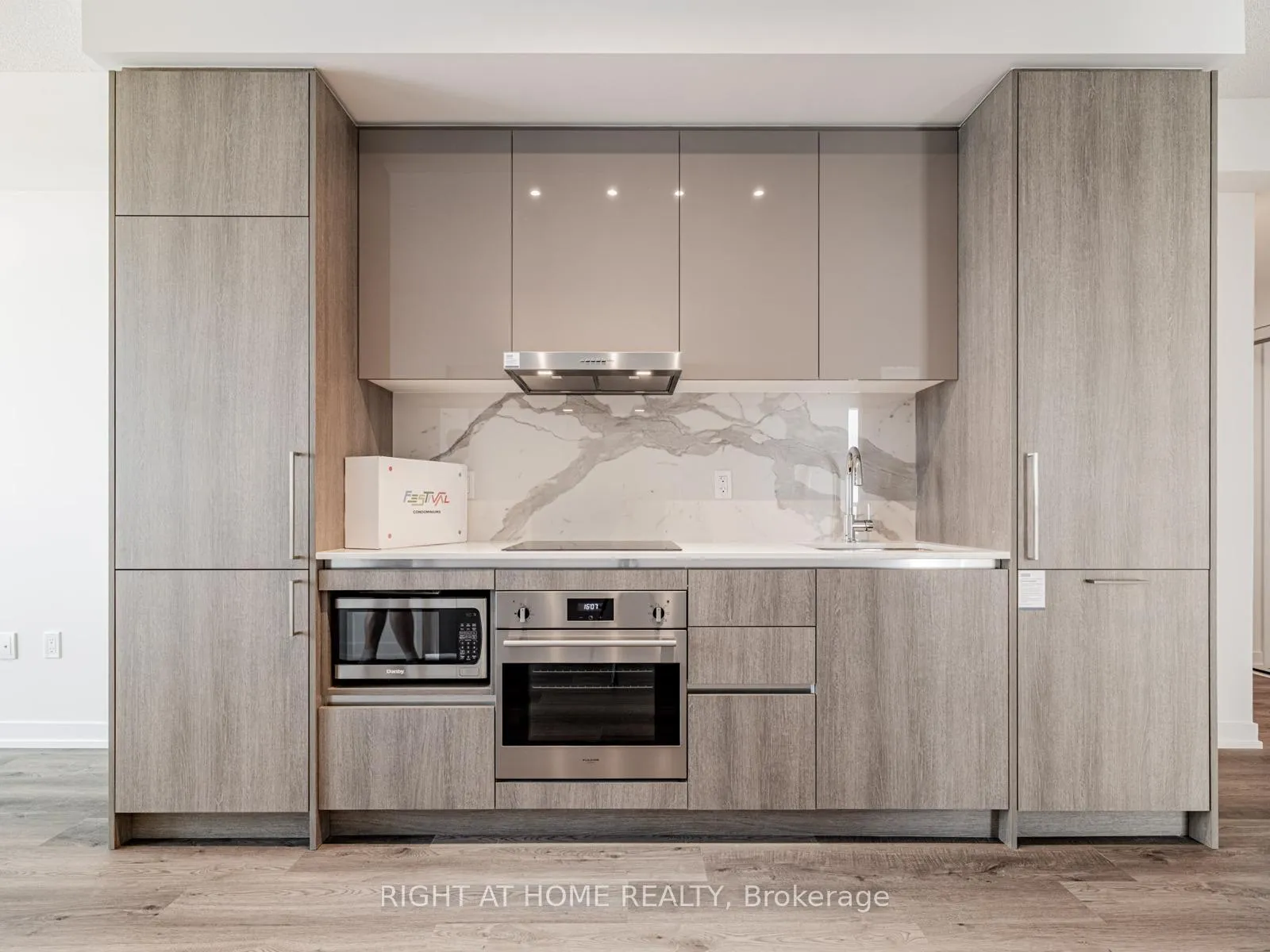 Photo 20 of Unit 5203, 195 Commerce Street, Vaughan, Vaughan Corporate Centre — HOMEH