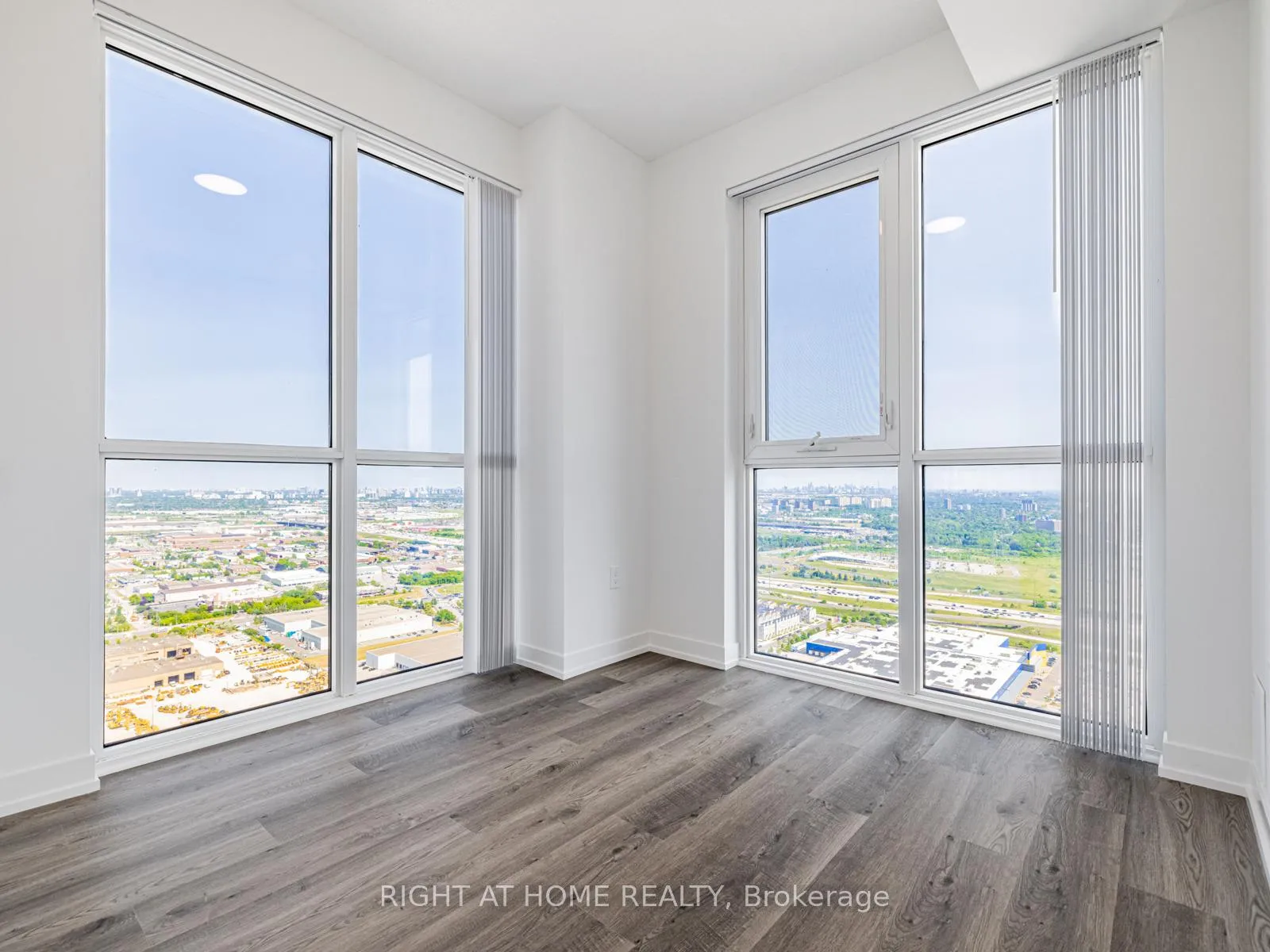 Photo 25 of Unit 5203, 195 Commerce Street, Vaughan, Vaughan Corporate Centre — HOMEH